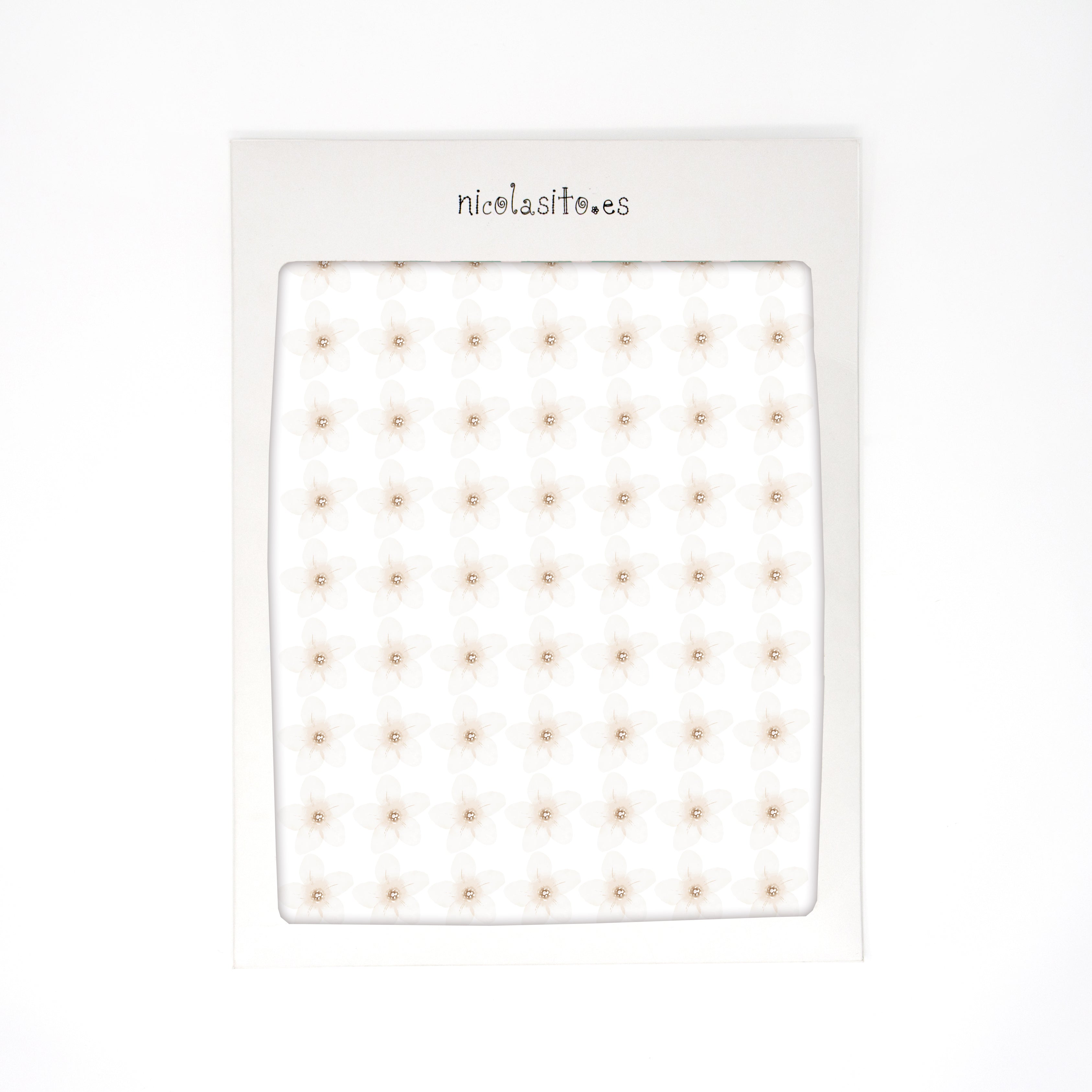 Imagen detalle del pack de 63 flores de cerezo de vinilo decorativo en color hueso. Adhesivo fácil de colocar y de retirar sin dejar marcas que simula un falso papel pintado - Nicolasito.es #color_flores cerezo hueso