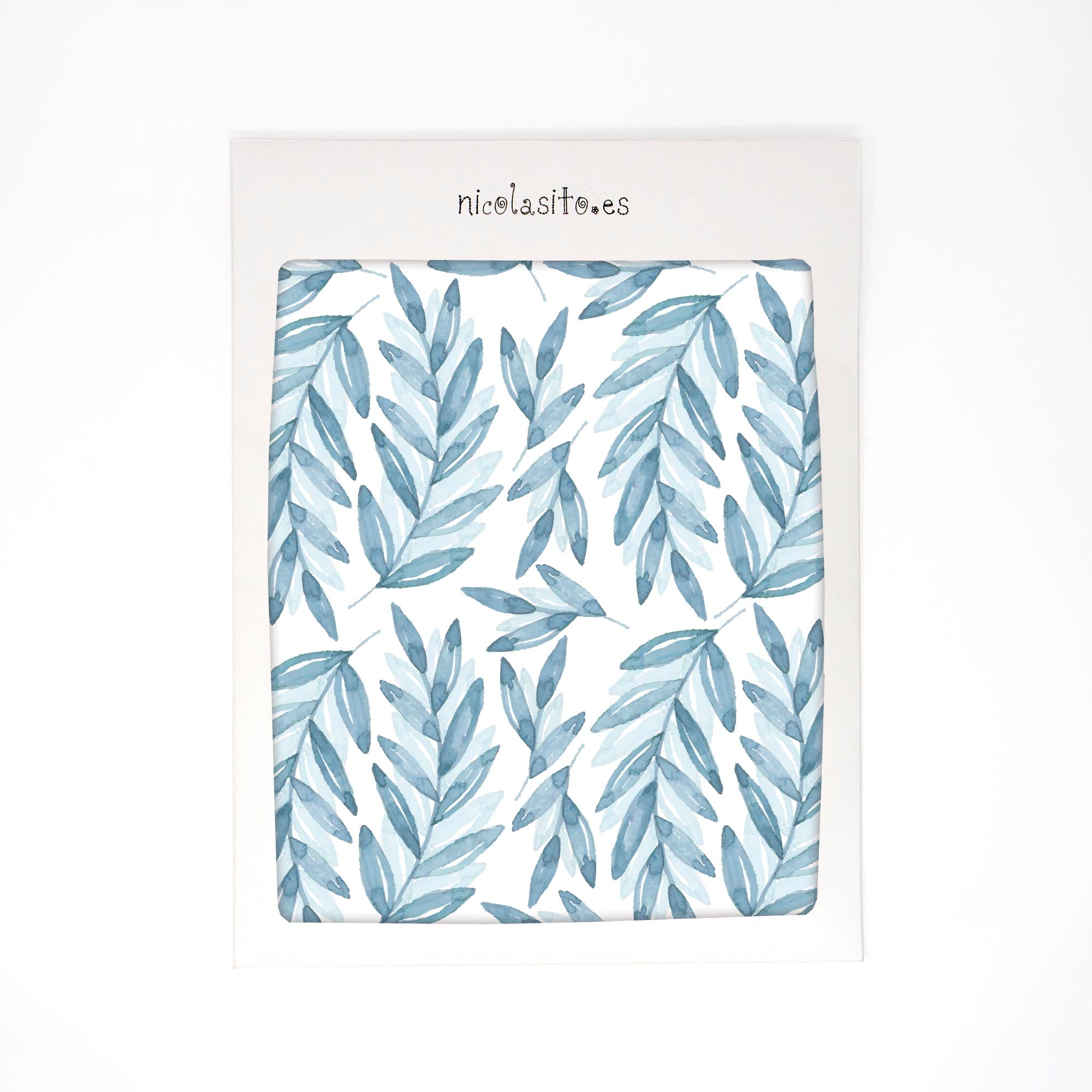 Paquete de 18 plantas laurel en color aguamarina guardadas en su packaging de envío. Vinilo decorativo para superficies lisas de alta calidad - Nicoalsito.es #color_Plantas-Laurel-Aguamarina