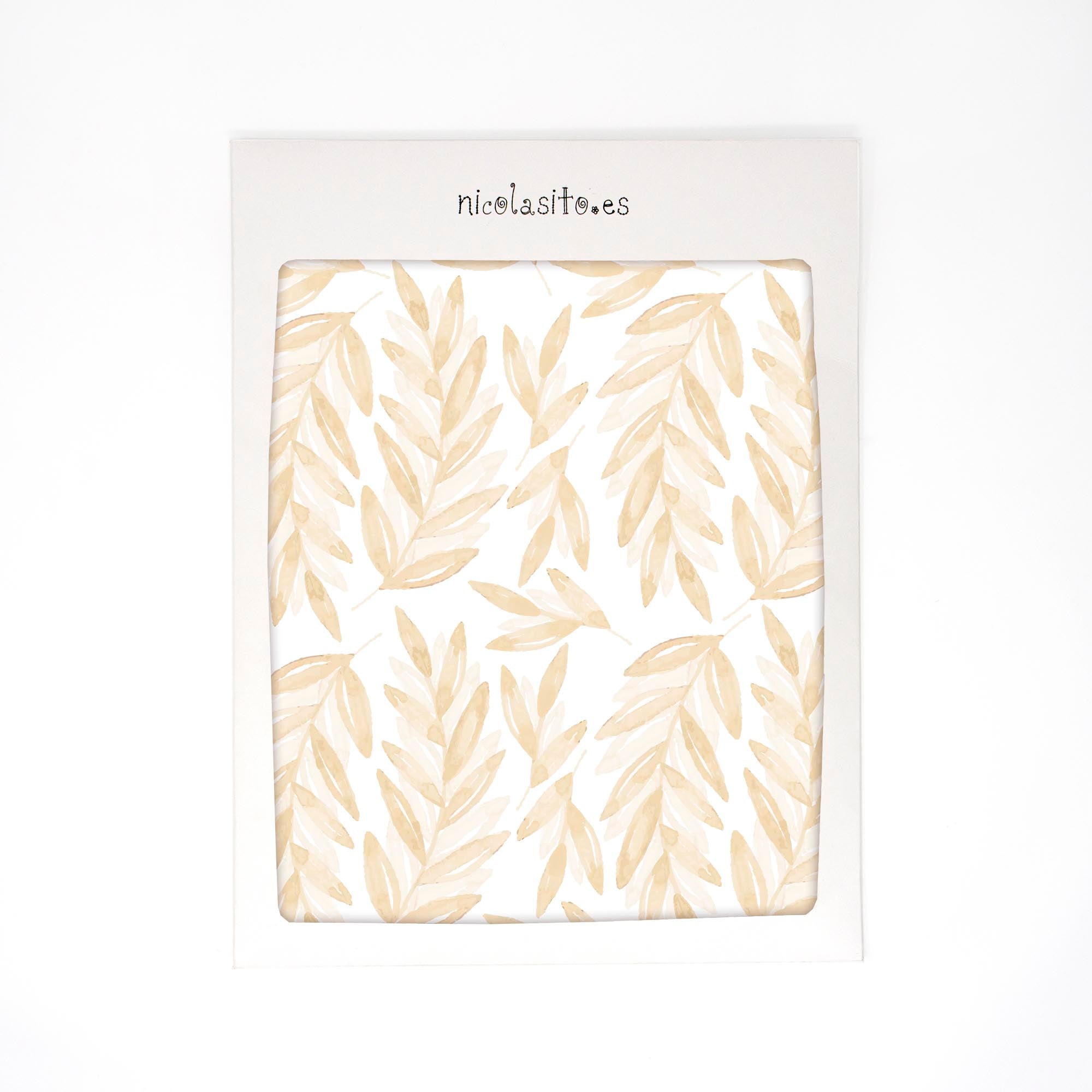 Plano detalle del paquete en el que se envían las 18 plantas laurel adhesivas e impresas en un material de alta calidad - Nicoalsito.es #color_Plantas-Laurel-Beige