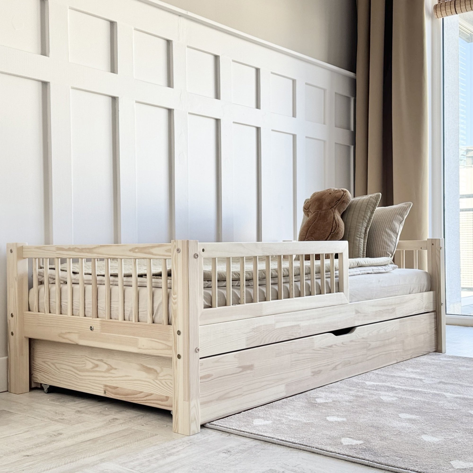 Detalle del cajón con función cama de la cama estilo nórdico infantil, diseñado para colchón y uso diario - Nicolasito.es