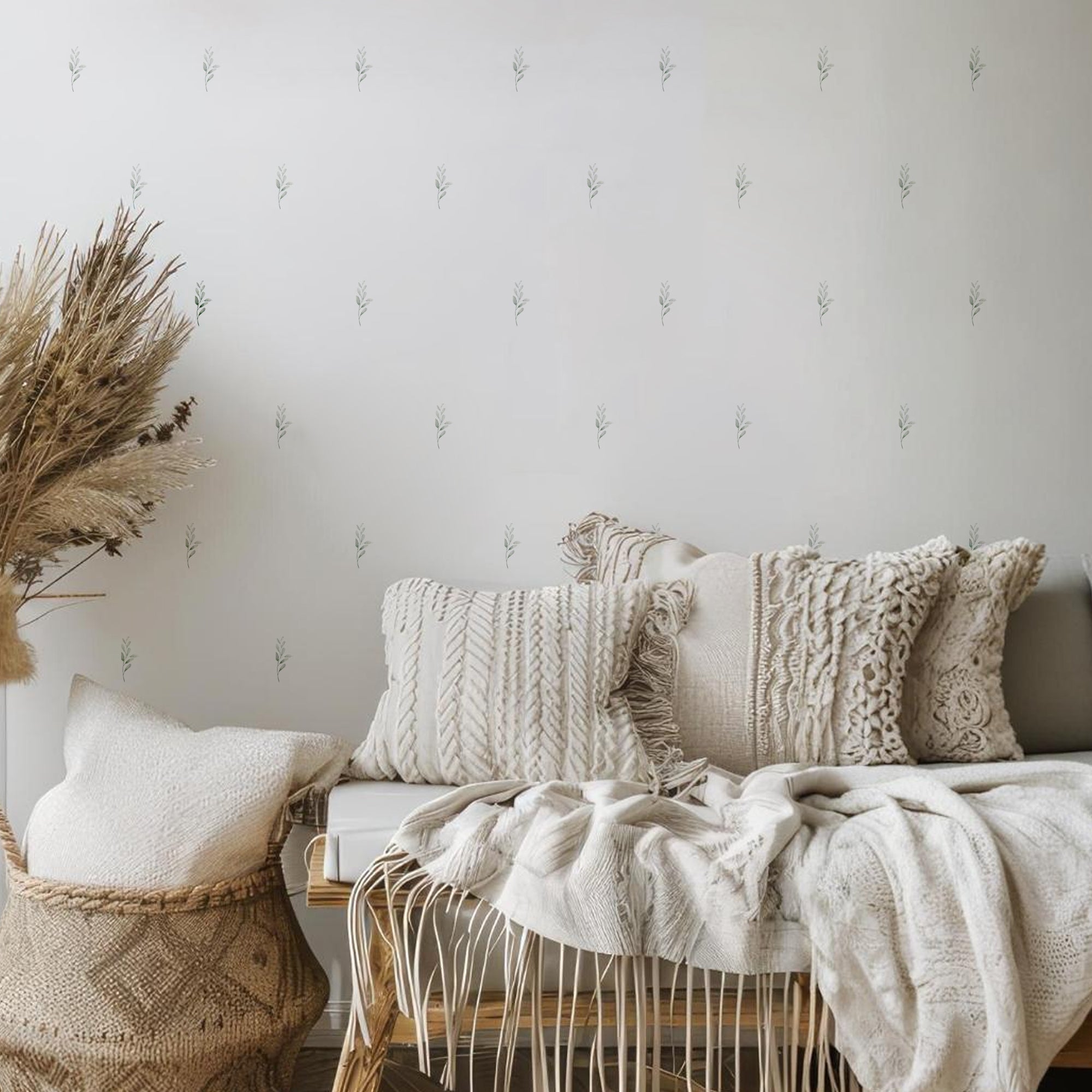 Vinilo decorativo con diseño de plantas estilo boho espiga decorando una pared lisa y blanca de una sala de estar con decoración natural y minimalista, creando un espacio con un ambiente fresco - Nicolasito.es #tamaño_Pequeño