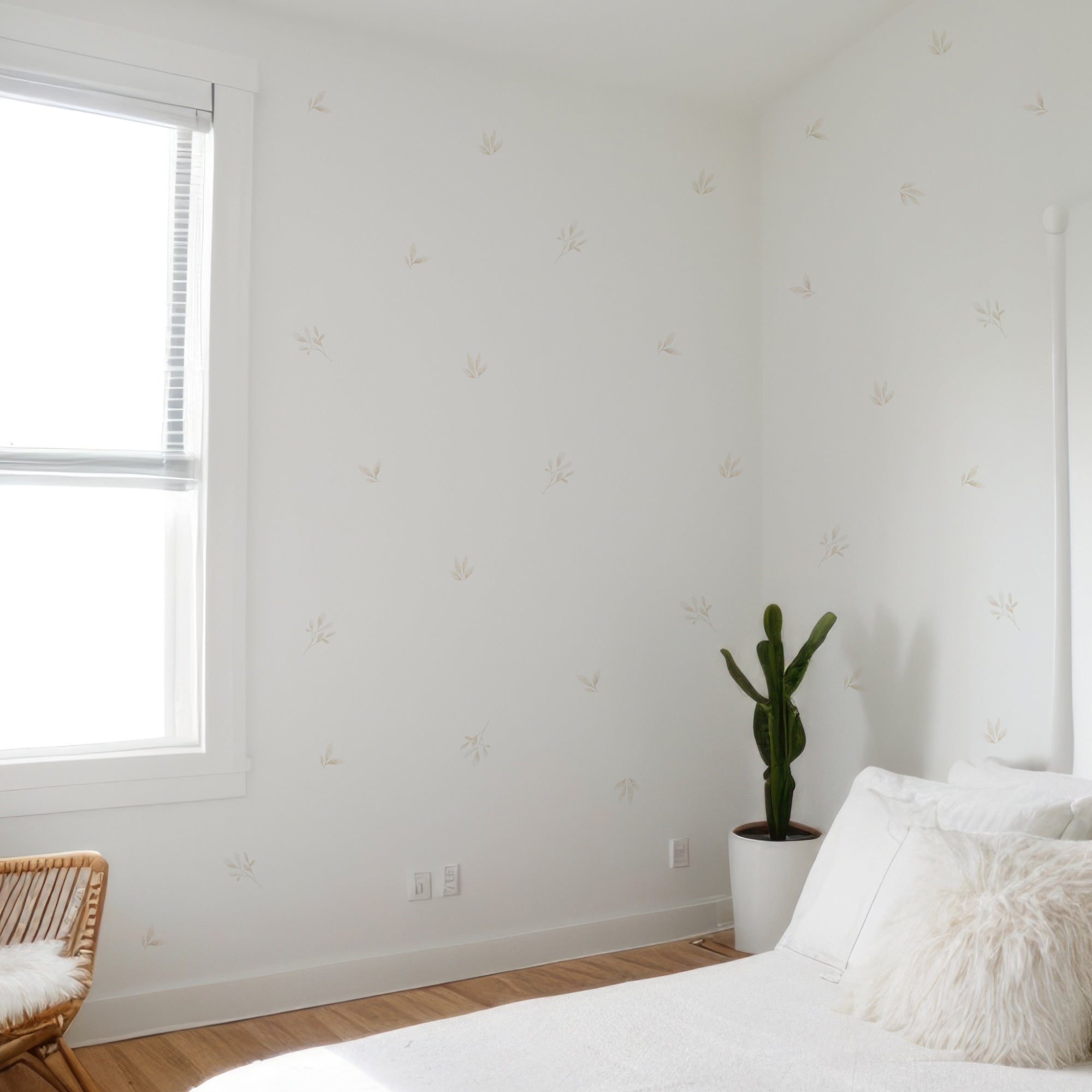 Pared decorada con vinilos removibles con efecto papel pintado de plantas mini acuarela sobre cama blanca. Nicolasito.es
#color_plantas-acuarela-hueso
