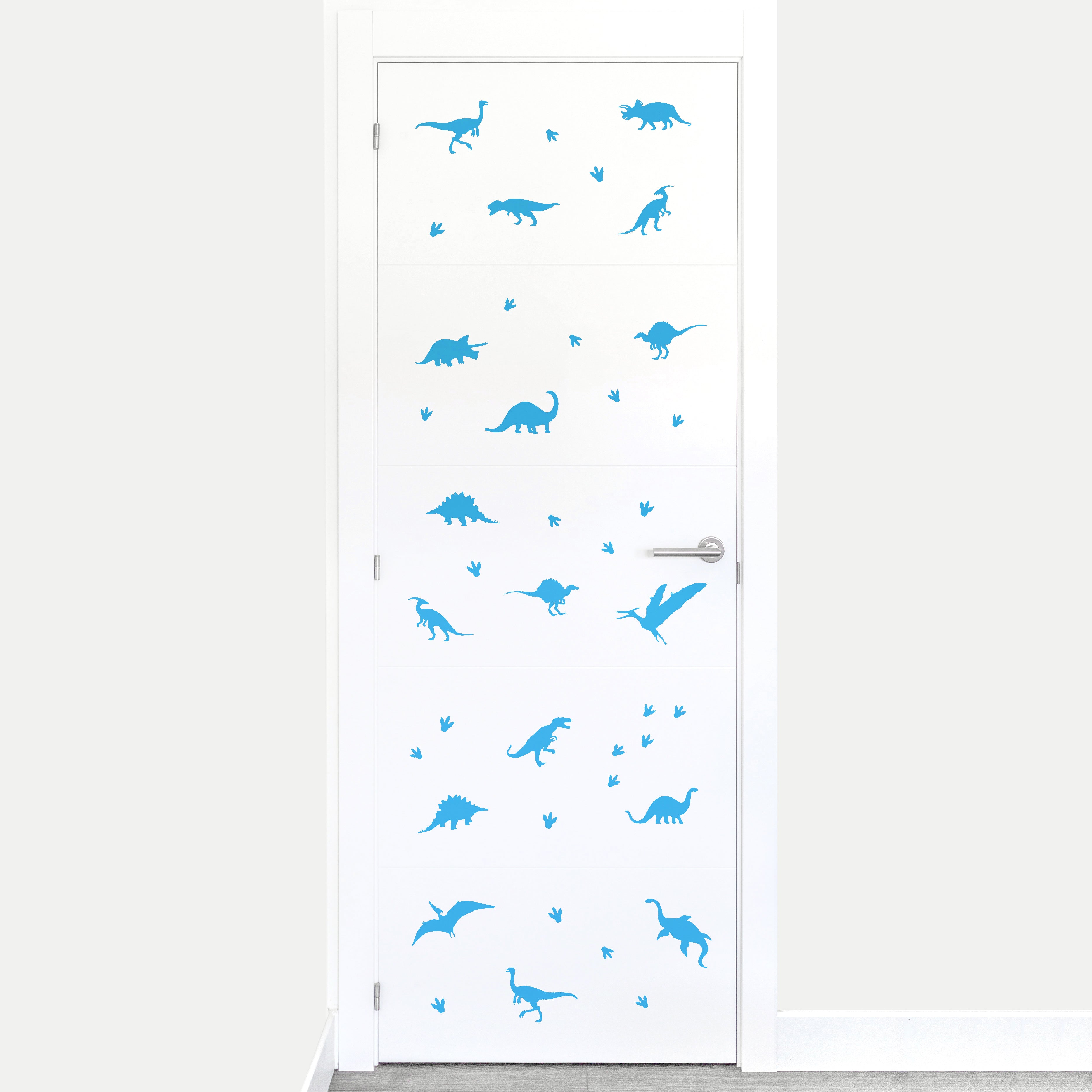Vinilo decorativo de dinosaurios azules decorando una puerta blanca infantil - Nicolasito.es #color_Azul