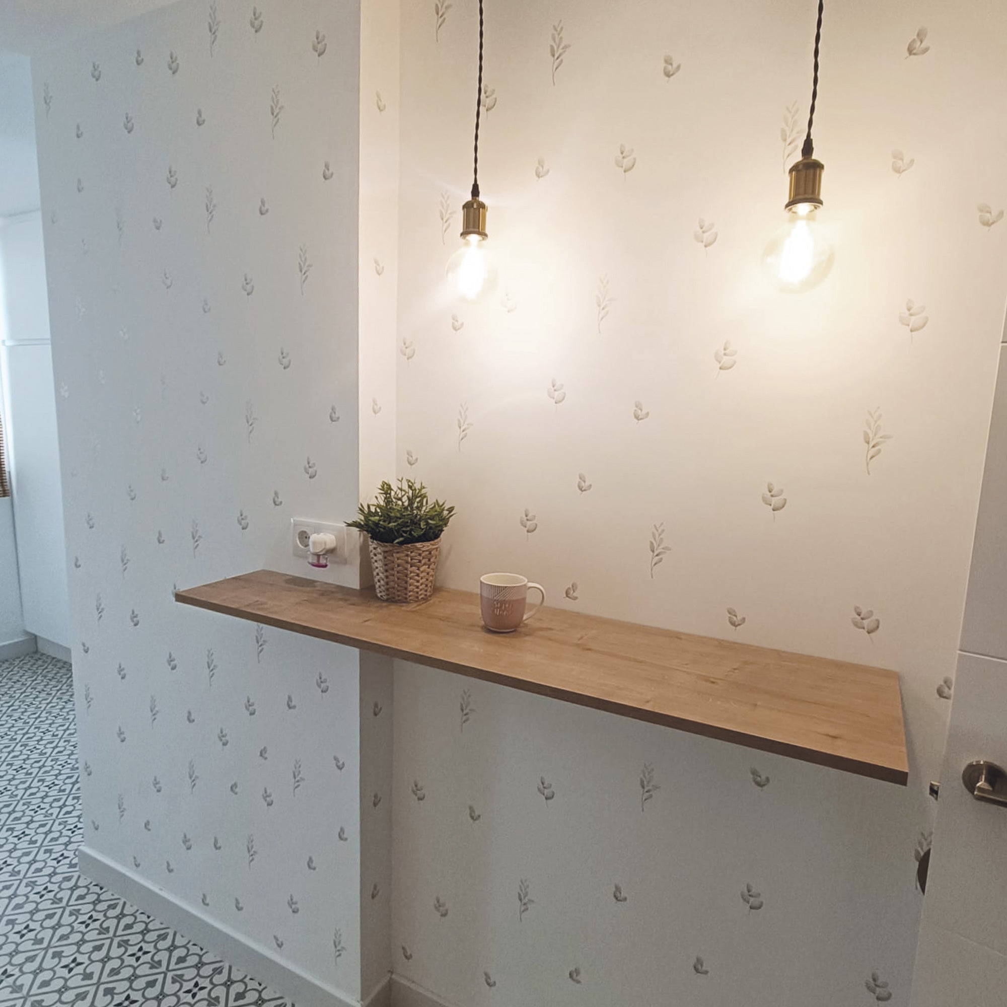 Decoración de paredes de cocina con vinilo deorativo en forma de plantas estilo bohemio creando un ambiente fresco y acogedor #tamaño_Pequeño