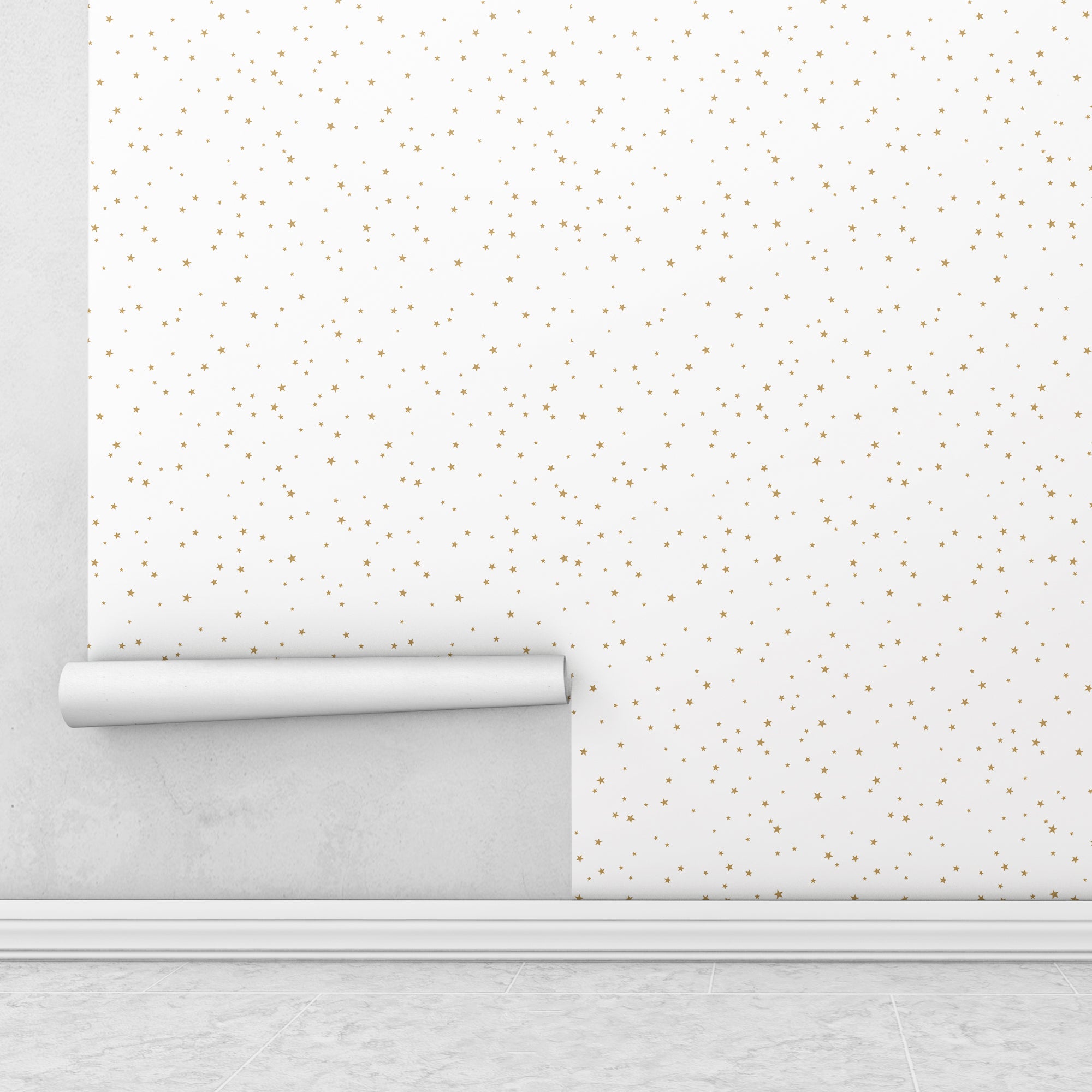 Papel pintado con estampado de estrellitas en color oro colocado sobre pared de dormitorio infantil - Nicolasito.es #color_Oro