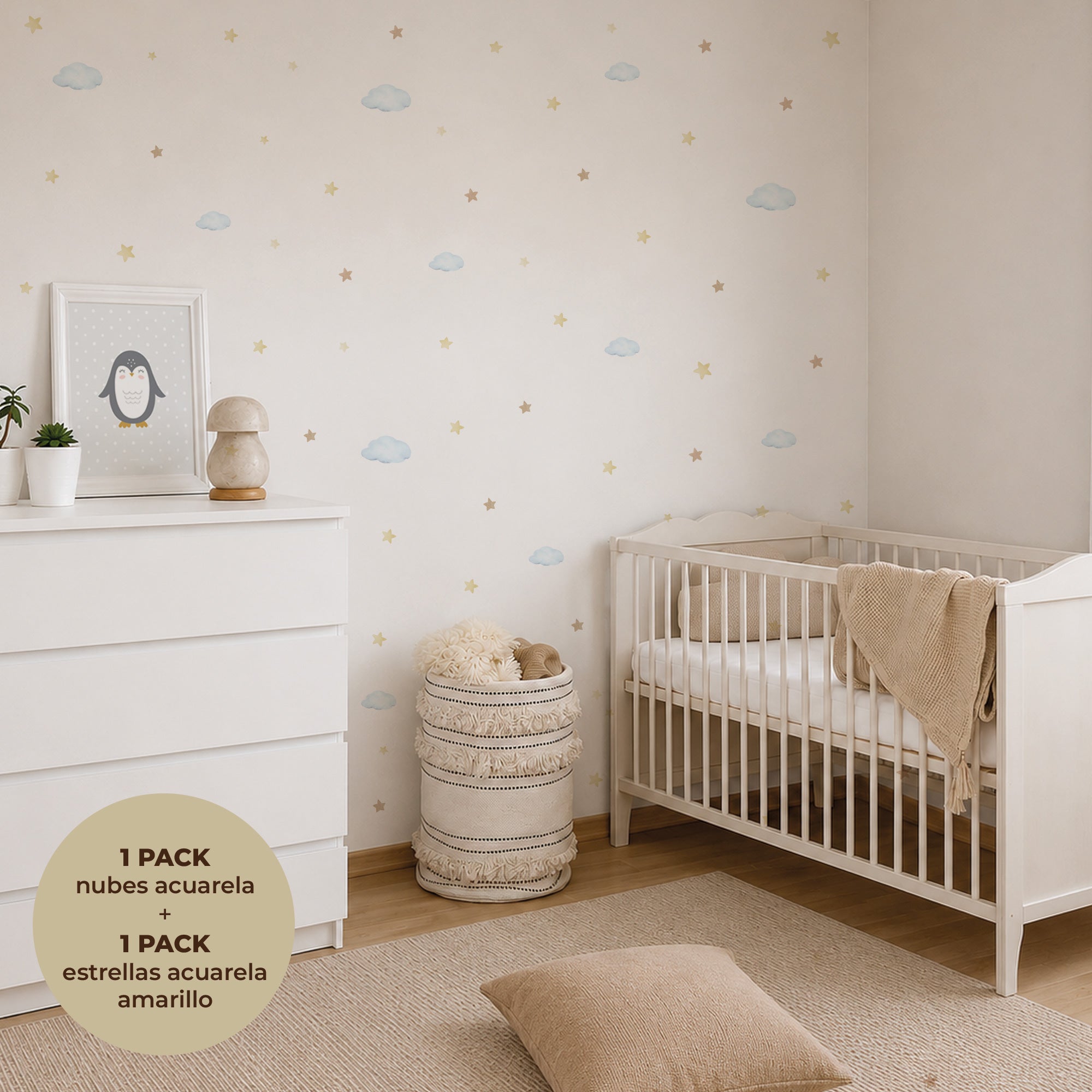Vinilos decorativos de nubes acuarela y estrellas amarillas en pared de habitación de bebé - Nicolasito.es
