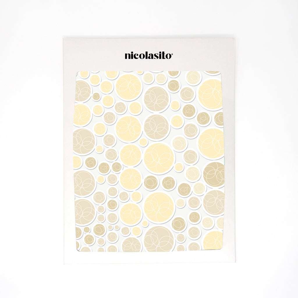 Foto de las pegatinas de burbujas de color beige para seguridad infantil en el baño - Nicolasito.es #color_Beige