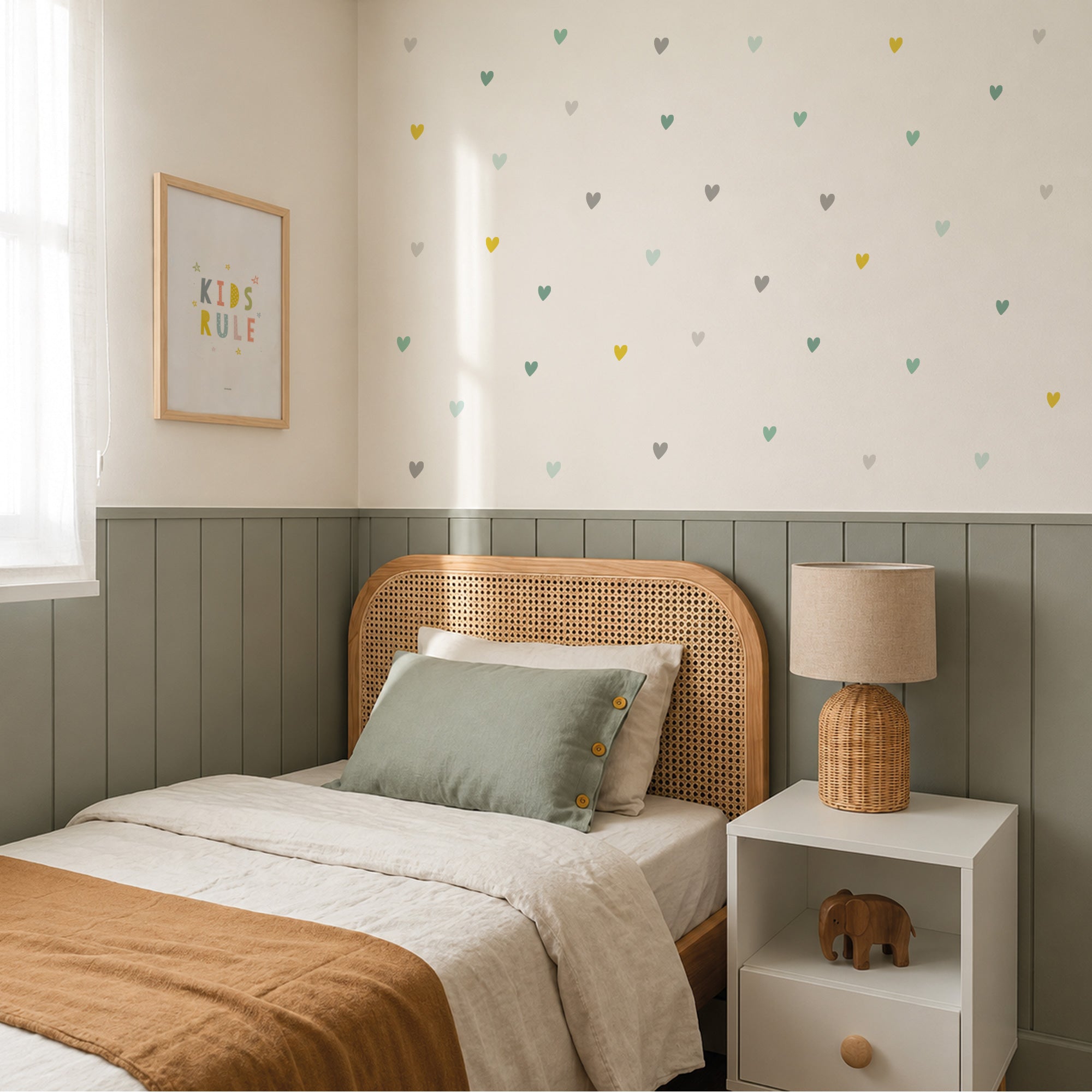 Dormitorio infantil decorado con vinilo decorativo de corazones en color mint pastel decorando la pared - Nicolasito.es #color_Pastel mint
