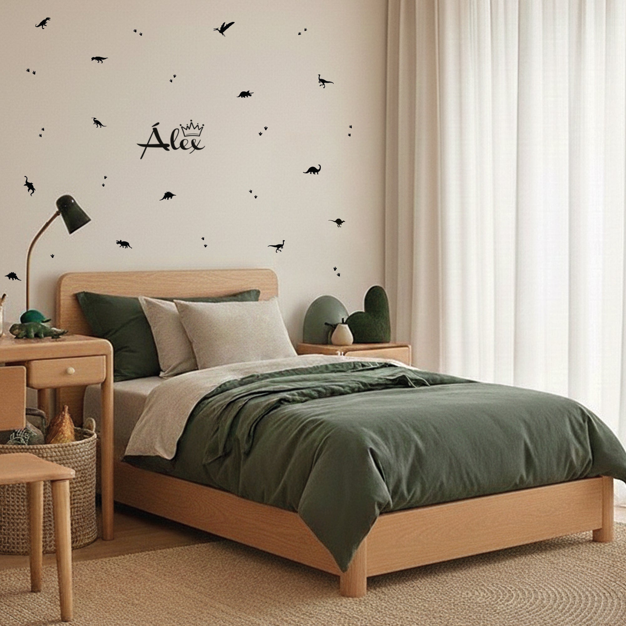 Vinilo personalizado con nombre y corona en color negro aplicado en pared de dormitorio infantil con decoración temática de dinosaurios - Nicolasito.es #color_Negro