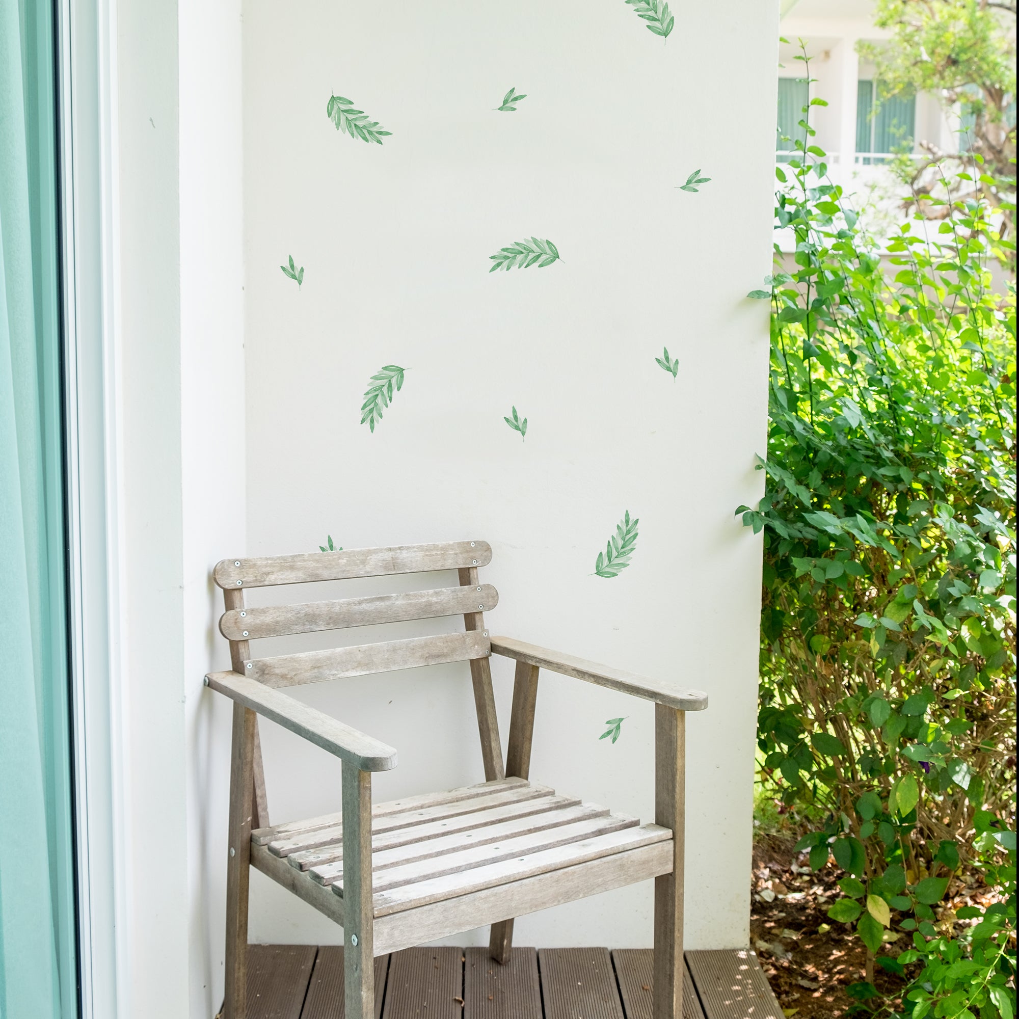 Vinilo adhesivo en forma de plantas laurel en color verde para decoración de paredes de terraza creando un ambiente relajado y natural - Nicolasito.es #color_Plantas-Laurel-Verde