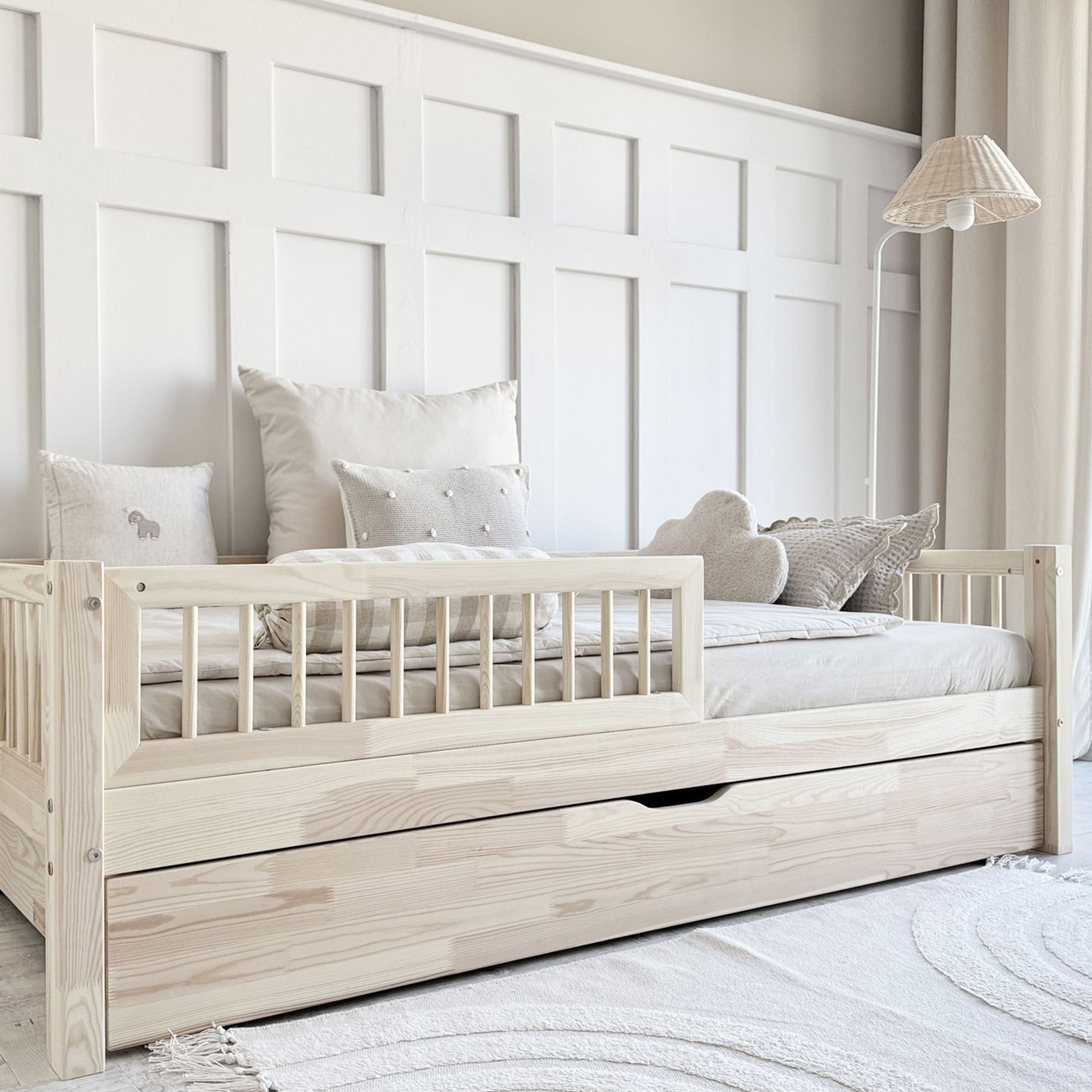 Doble cama infantil nido en madera natural, con la cama inferior cerrada - Nicolasito.es