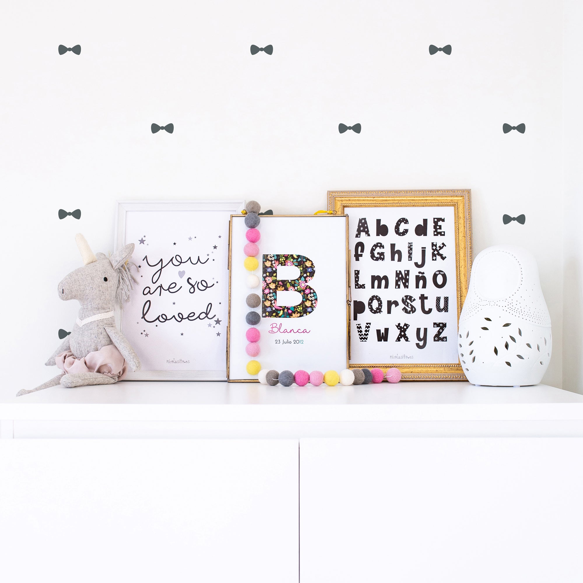 Vinilo decorativo de pared mini lazos que aporta un toque tierno y moderno - Nicolasito.es #color_Gris oscuro