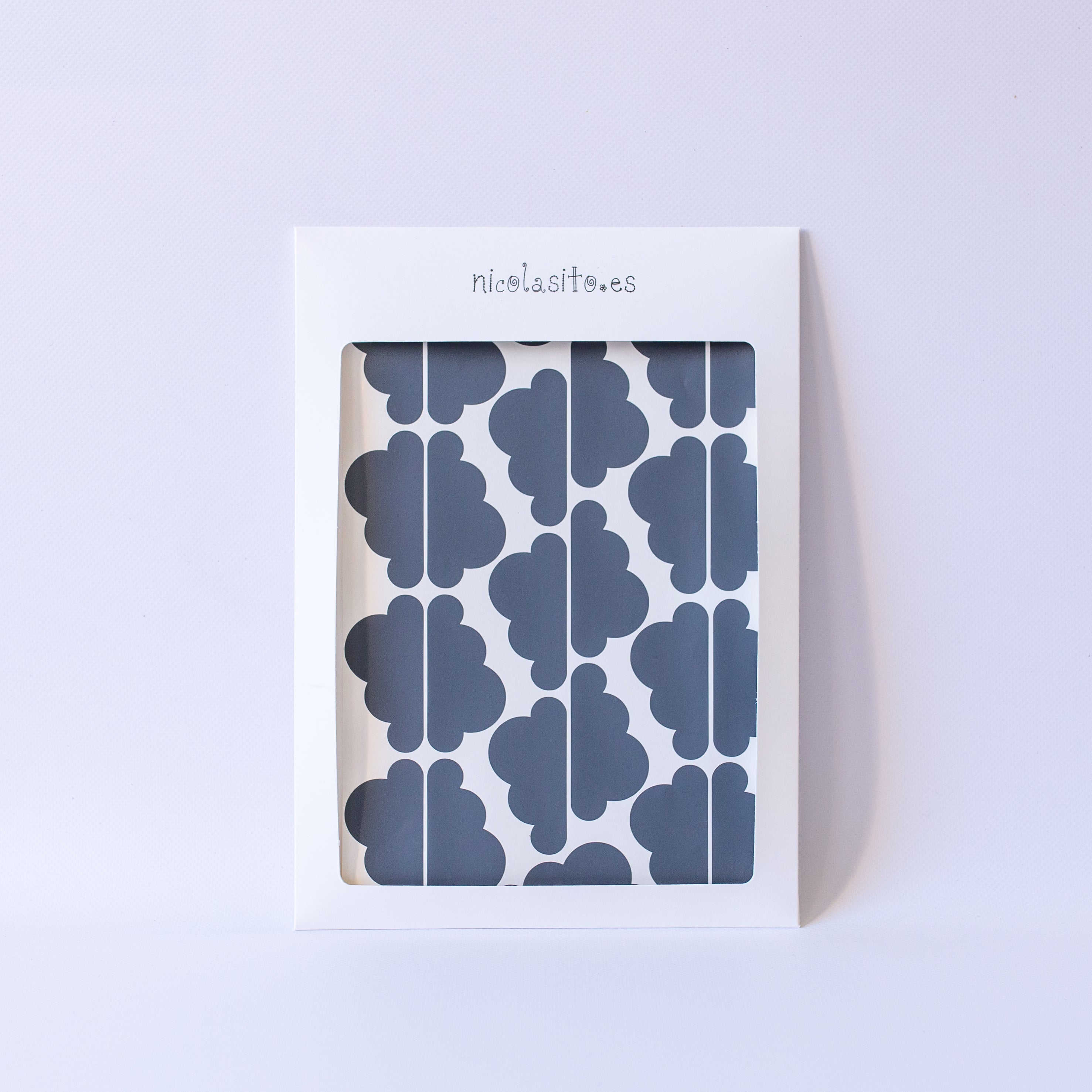 Packaging original del vinilo decorativo mini nubes adhesivas en color gris oscuro - Nicolasito.es #color_Gris oscuro