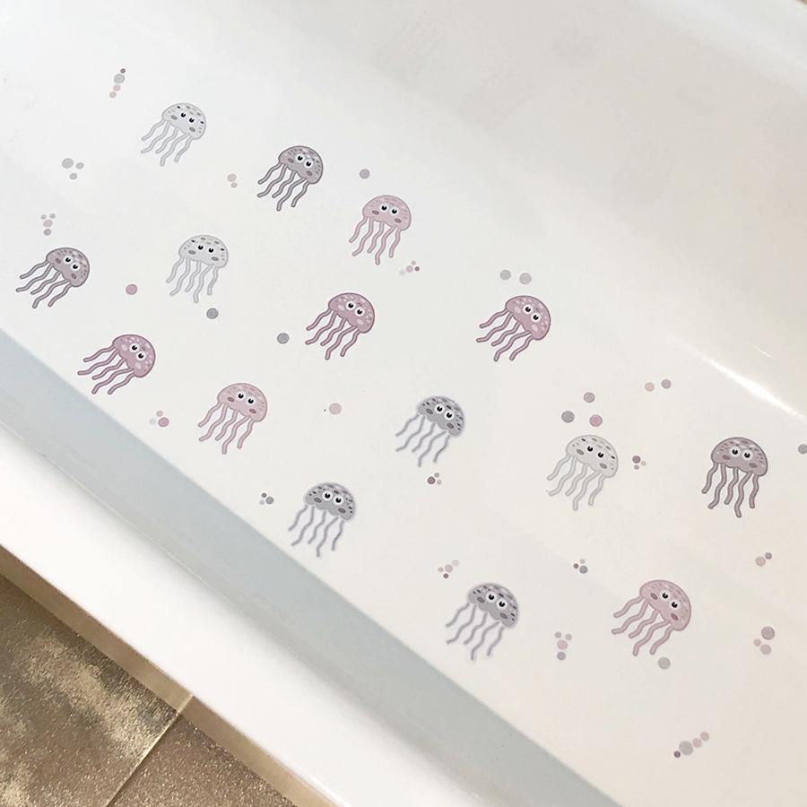 Detalle de medusas adhesivas aplicada en el suelo de una bañera, mostrando su textura rugosa antideslizante y su gran efecto decorativo - Nicolasito.es #color_Rosa