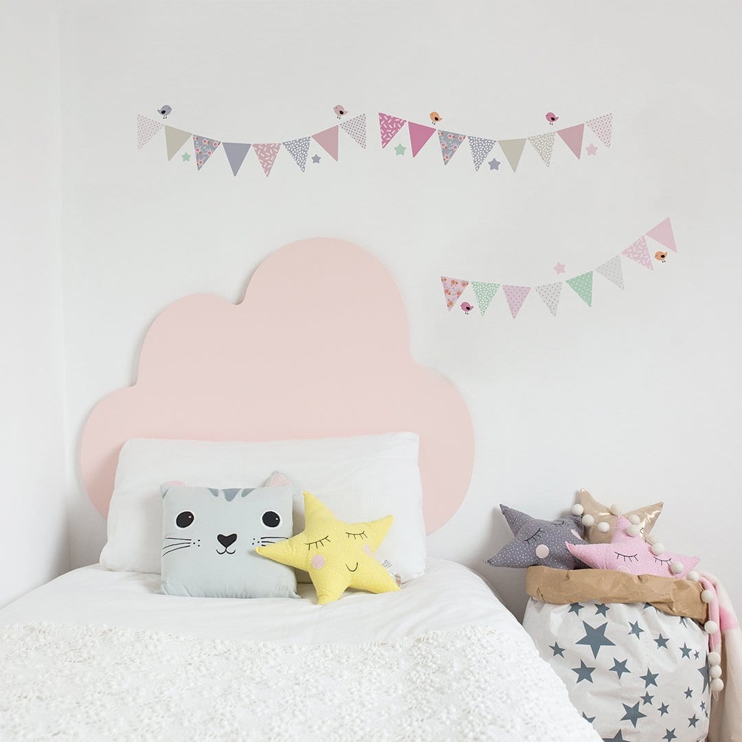 Decoración cuarto infantil banderines decorativos vinilo de pared