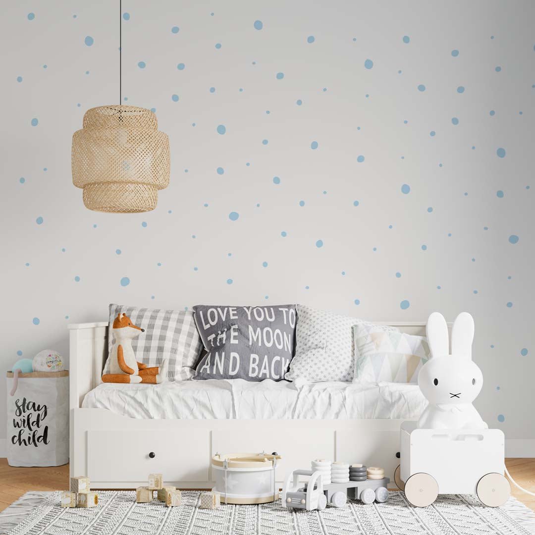 Dormitorio juvenil decorado con vinilo decorativo de paredes en forma de lunares irregulares de color azul cielo - Nicolasito.es #color_Azul cielo