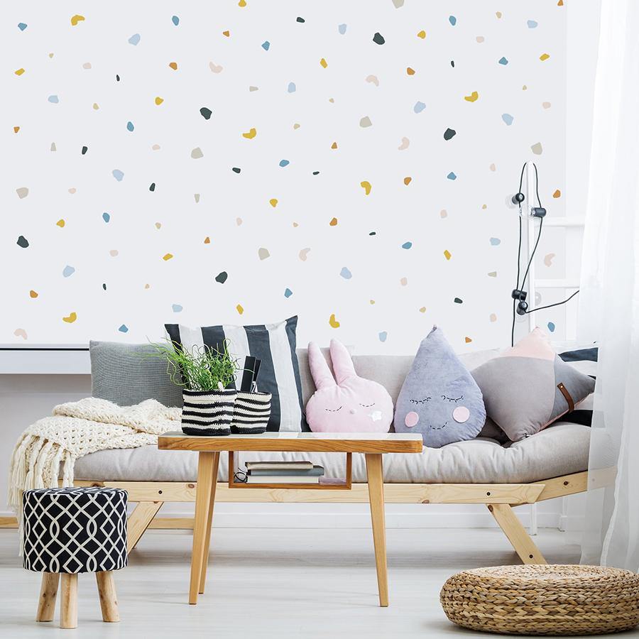 Imagen que muestra pared de salón moderno, decorada con vinilo decorativo de paredes en forma de Terrazo - Nicolasito.es