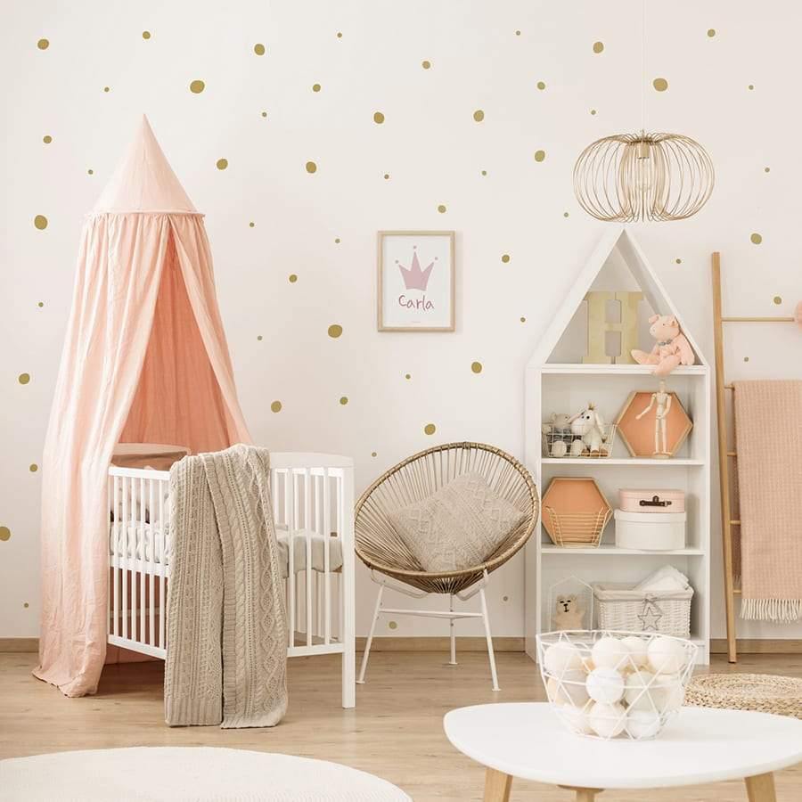 Pared de dormitorio de bebé decorada con vinilo decorativo lunares irregulares, estilo moderno y minimalista - Nicolasito.es #color_Oro