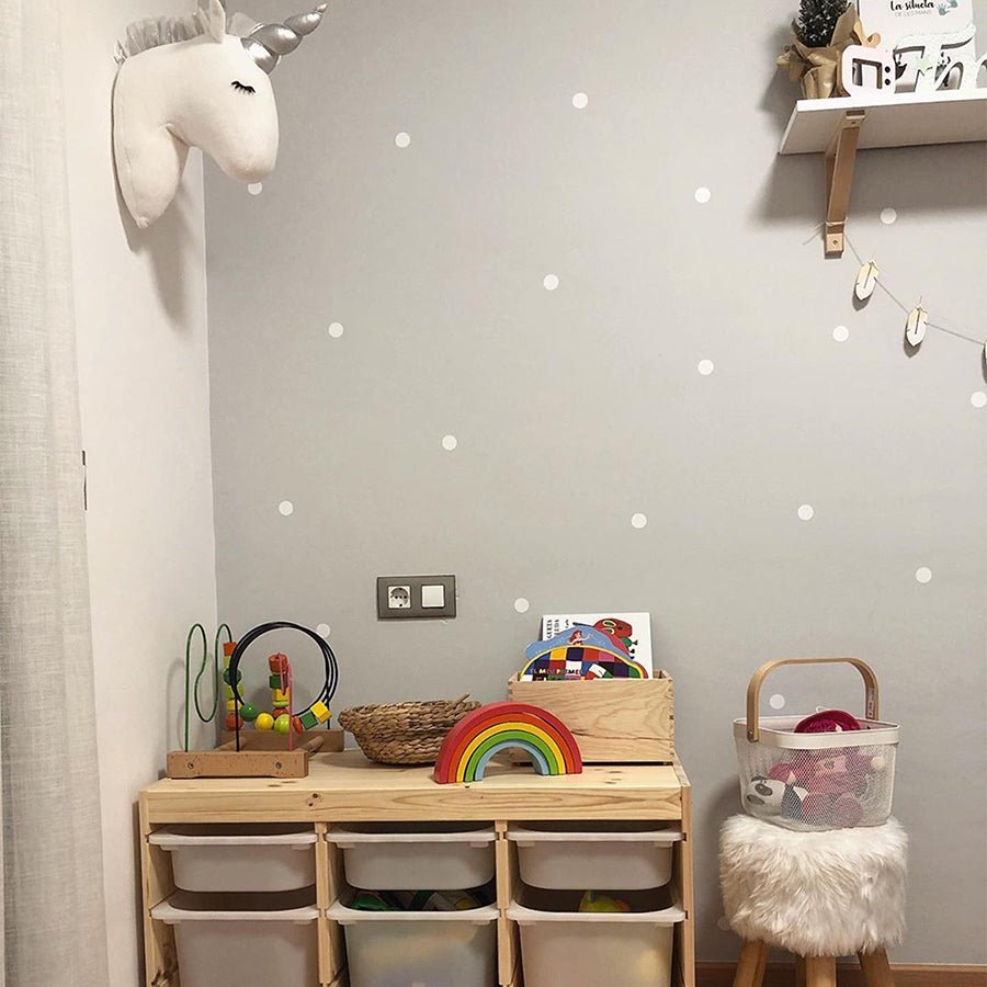 Diseño de pared infantil decorada con vinilo adhesivo topitos lunares, círculos decorativos fáciles de colocar en color blanco - Nicolasito.es #color_Blanco