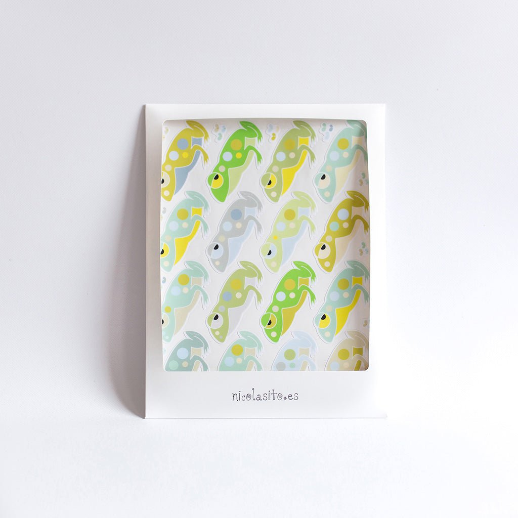 Set de 16 pegatinas antideslizantes infantiles en forma de sapitos de color verde para evitar resbalones en duchas y bañeras en su paquete de envío - Nicolasito.es