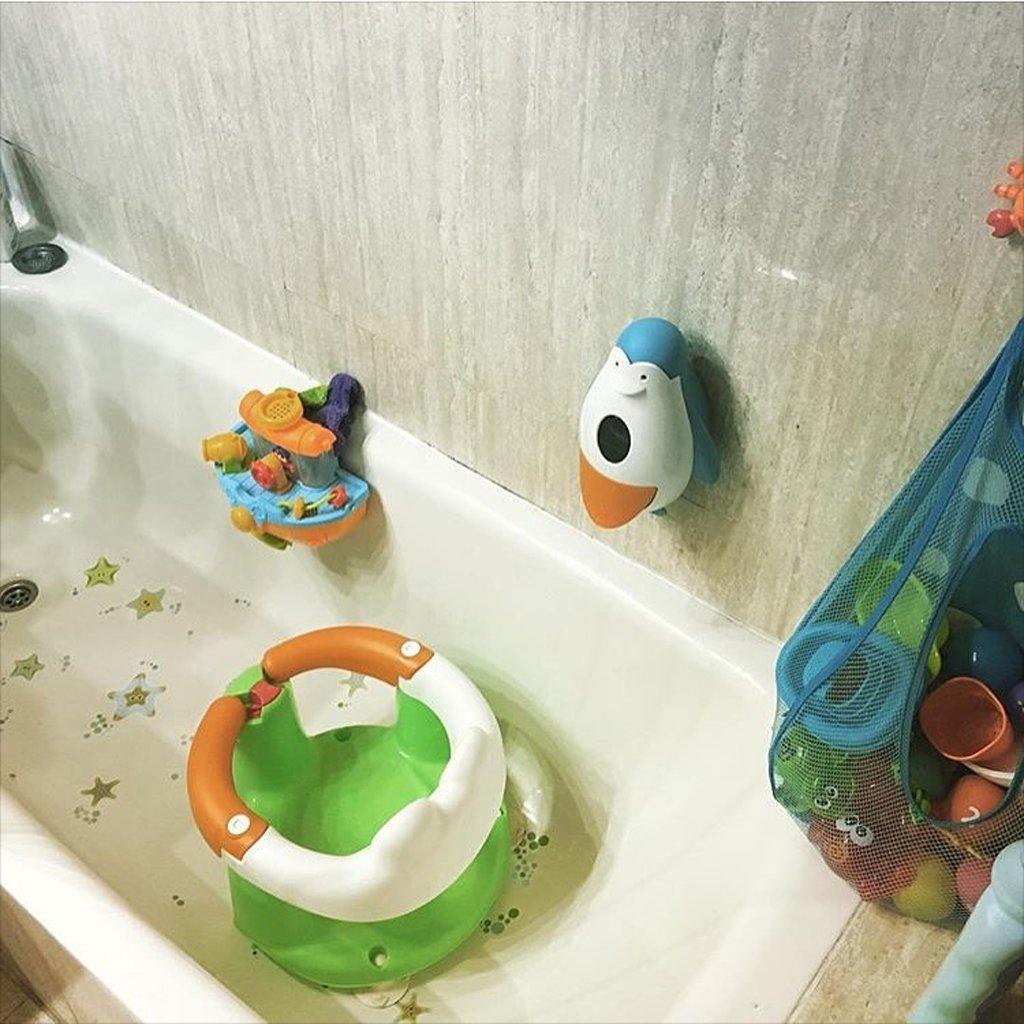 Imagen de bañera blanca con juguetes y con pegatinas antideslizantes infantiles en forma de estrellas de mar de color verde que evitan resbalones durante el baño - Nicolasito.es #color_Verde