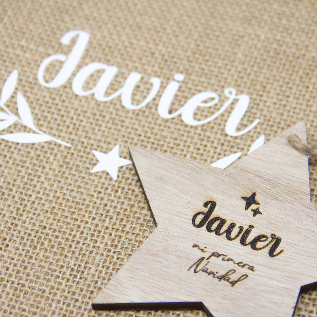 Sacos de Navidad blancos personalizados con nombres de familia, detalle navideño perfecto para decorar y reutilizar cada año - Nicolasito.es #color_Blanco