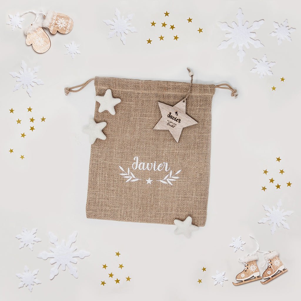 Saco de Navidad de yute blanco personalizado con nombre, ideal para guardar regalos y decorar el árbol en fiestas navideñas - Nicolasito.es #color_Blanco