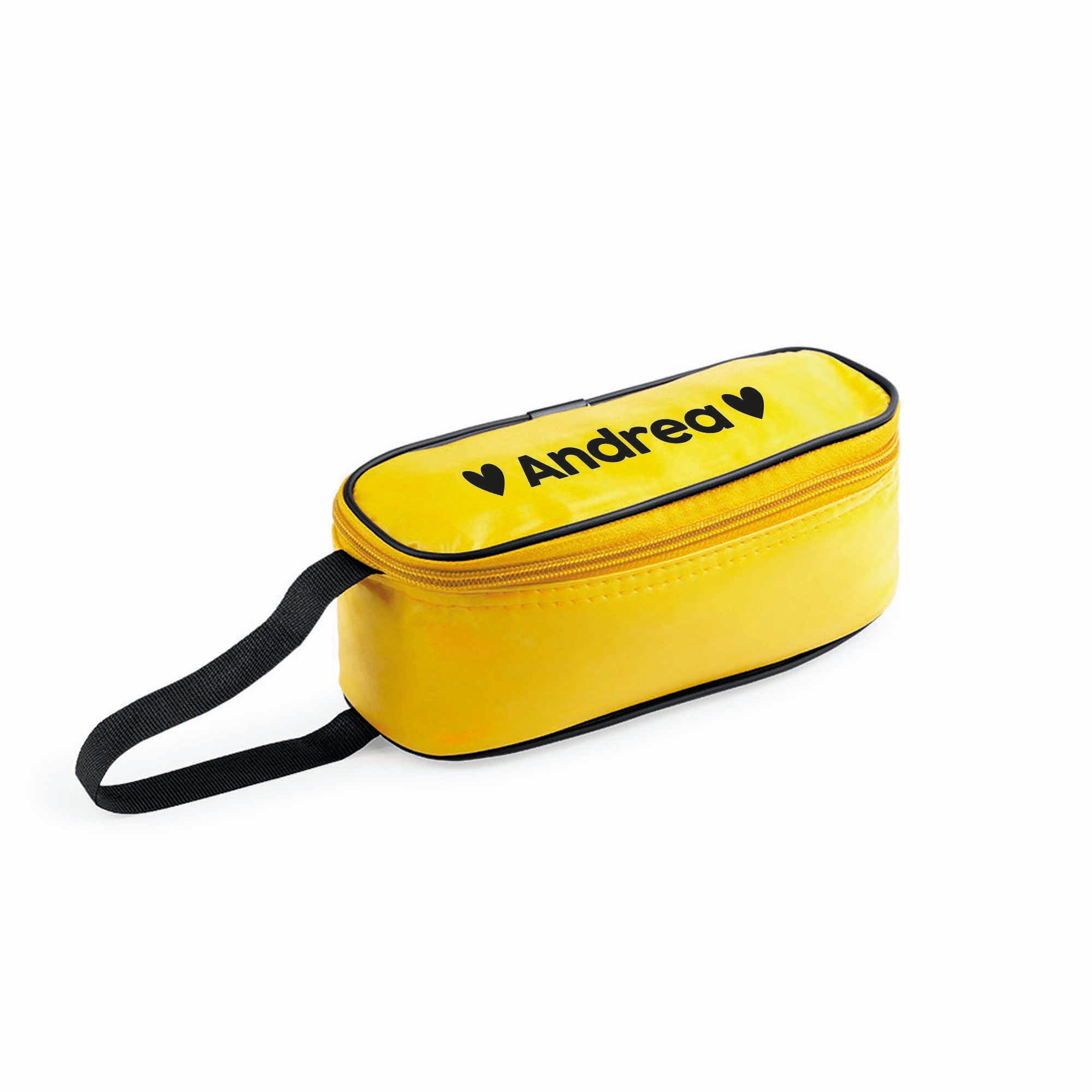 Portabocadillos amarillo reutilizable para niña con dibujos de corazones y nombre personalizado, perfecto para excursiones y guardería - Nicolasito.es #color_amarillo