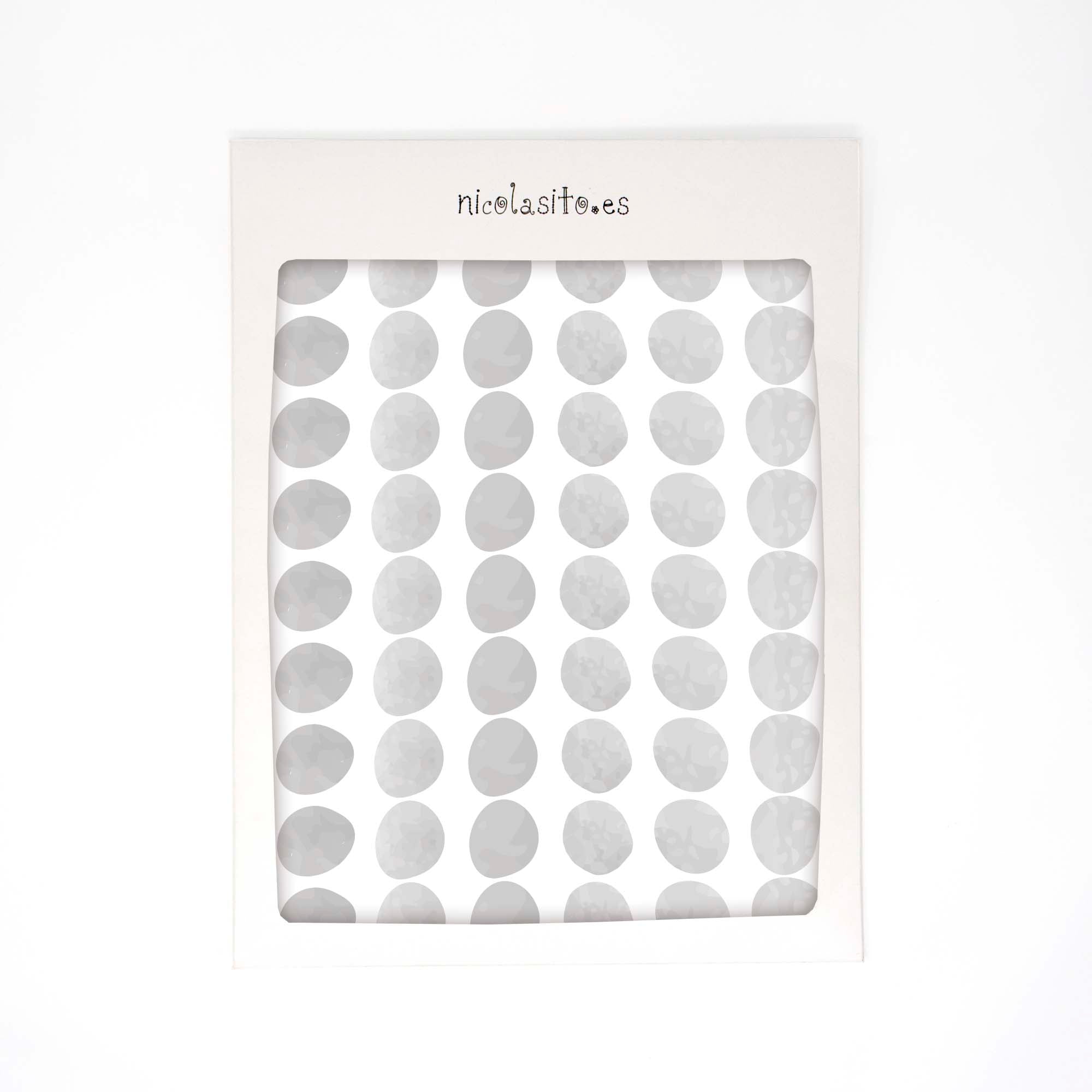 Detalle de vinilos de pared removibles con diseño de lunares en acuarela. Color gris pack de 63 stickers para decoración efecto papel pintado. Nicolasito.es
#color_topitos-gris