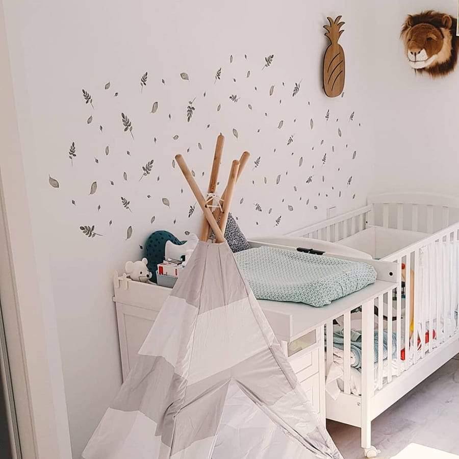 Decoración cuarto bebé con Vinilo decorativo hojas acuarela. Colección exclusiva nicolasito