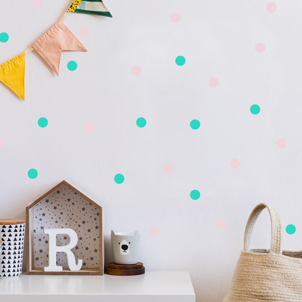 Decoración minimalista con vinilo topitos lunares 3cm de color rosa y verde en habitación infantil - Nicolasito.es #color_Rosa