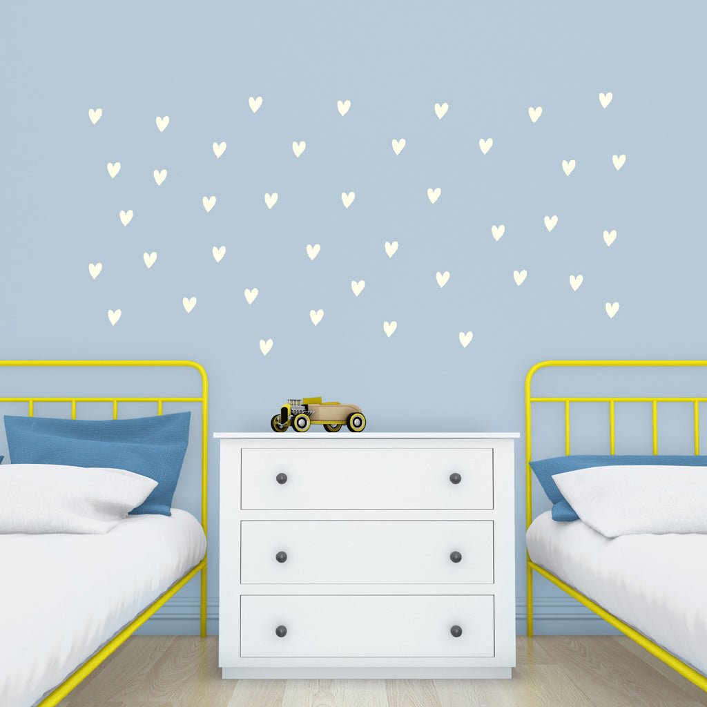 Dormitorio infantil acogedor decorado con vinilo decorativo mini corazones adhesivos de pared - Nicolasito.es #color_Blanco