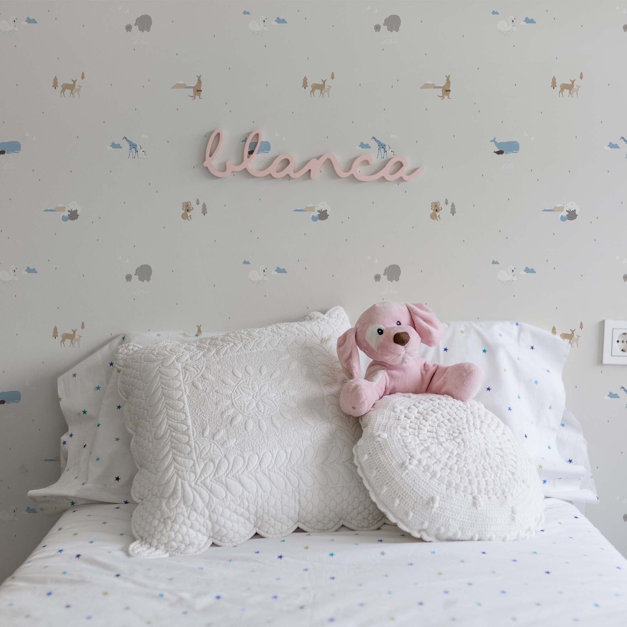 Papel pintado para decoracar habitación infantil con estampado de animales en color gris #color_Animales-gris