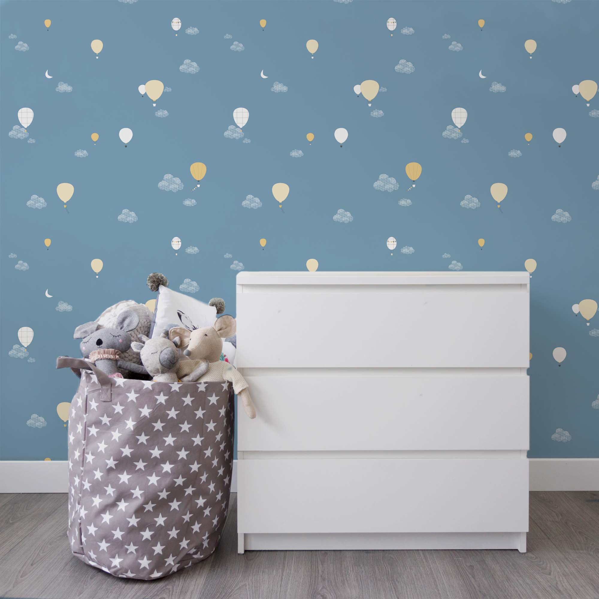 Decoración de paredes de un cuarto de juegos con papel pintado infantil mini globos en color azul - Nicolasito.es #color_Globos-azul