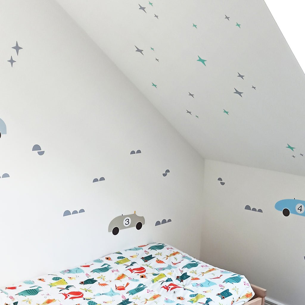 Ideas decoración cuarto infantil con vinilos medias lunas en color gris claro y vinilo decorativo coches vintage - Nicolasito.es #color_Gris oscuro