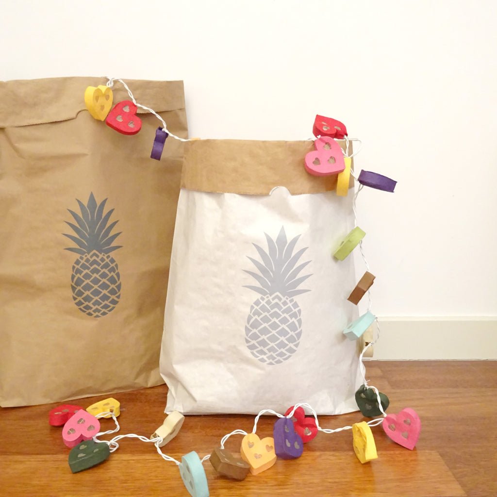 Sacos de papel piña para guardar juguetes decoración cuartos infantiles
