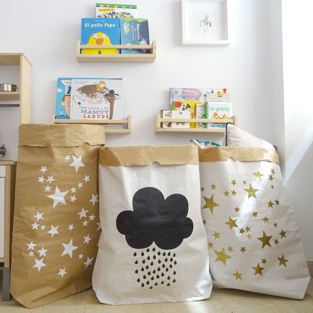 Sacos de papel para almacenaje de juguetes infantiles Nube con lluvia y estrellitas