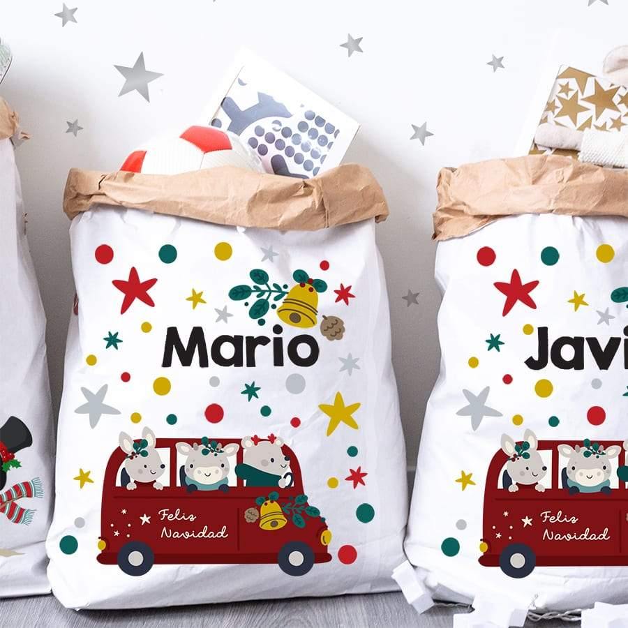 Saco de Navidad furgoneta personalizado lleno de regalos, ideal para colocar bajo el árbol y decorar el hogar con un toque sostenible y festivo - Nicolasito.es