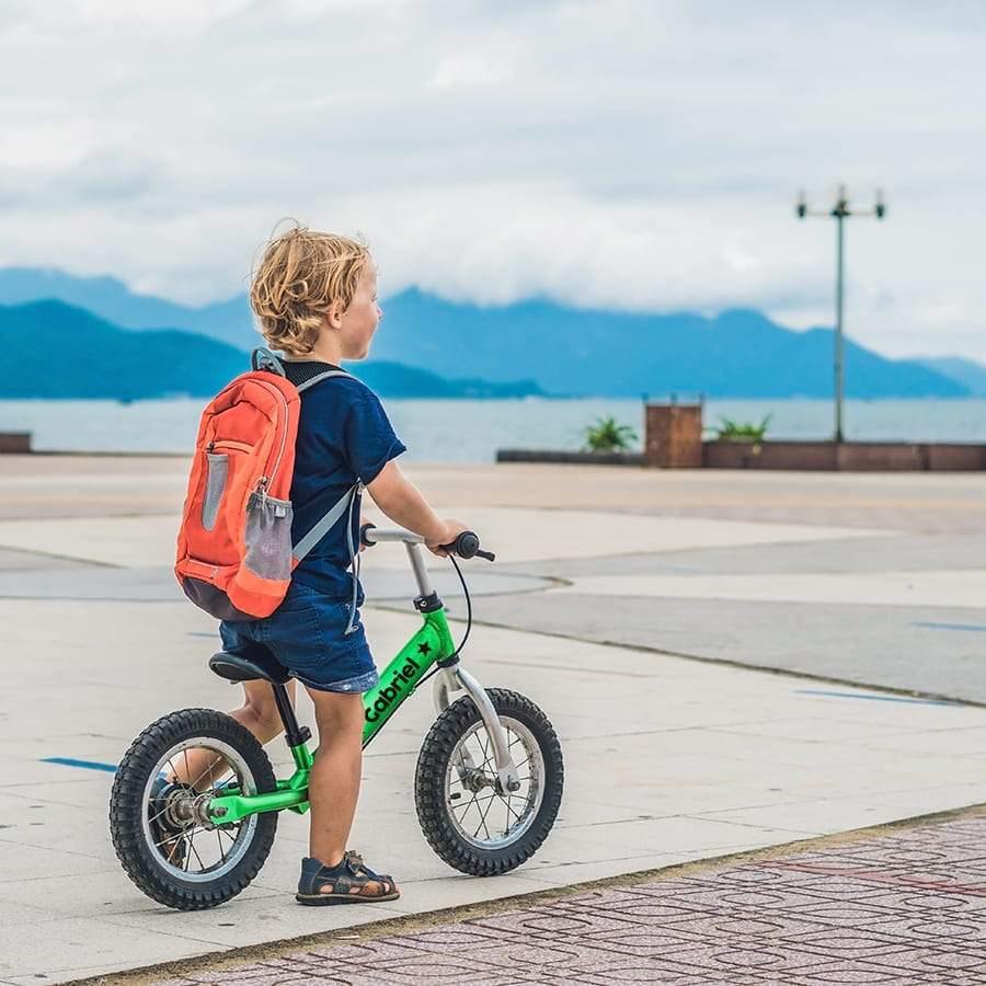Bicicleta infantil decorada con vinilo personalizado con nombre, adhesivo resistente y original para personalizar fácilmente cualquier bici - Nicolasito.es #color_Negro