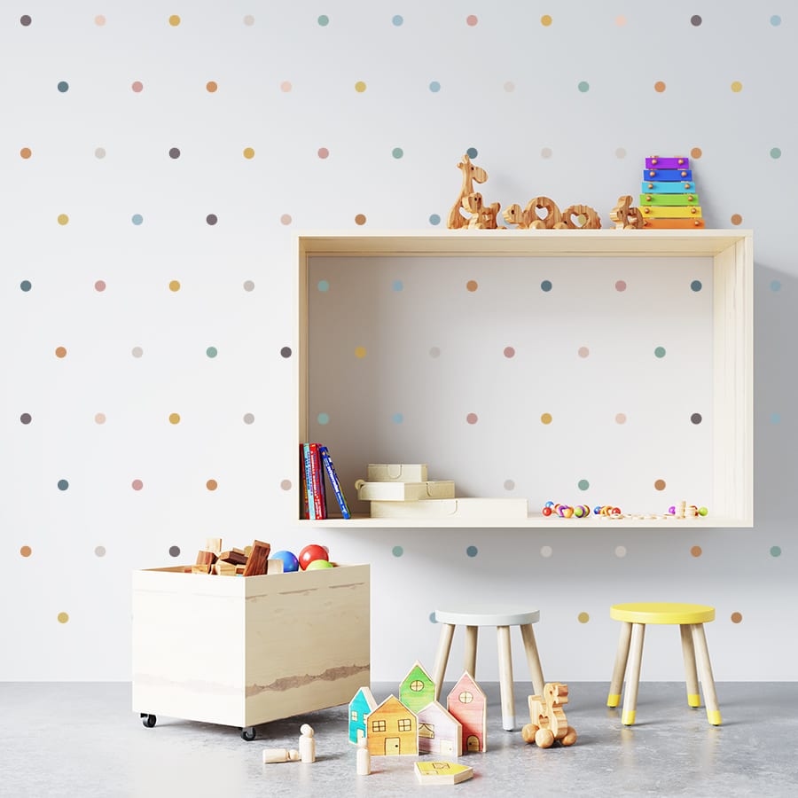 Imagen detallada de sala de juegos infantil con pared blanca decorada con vinilos adhesivos de pared en forma de 90 topitos de colores pastel removibles y fáciles de aplicar - Nicolasito.es #color_Sunset