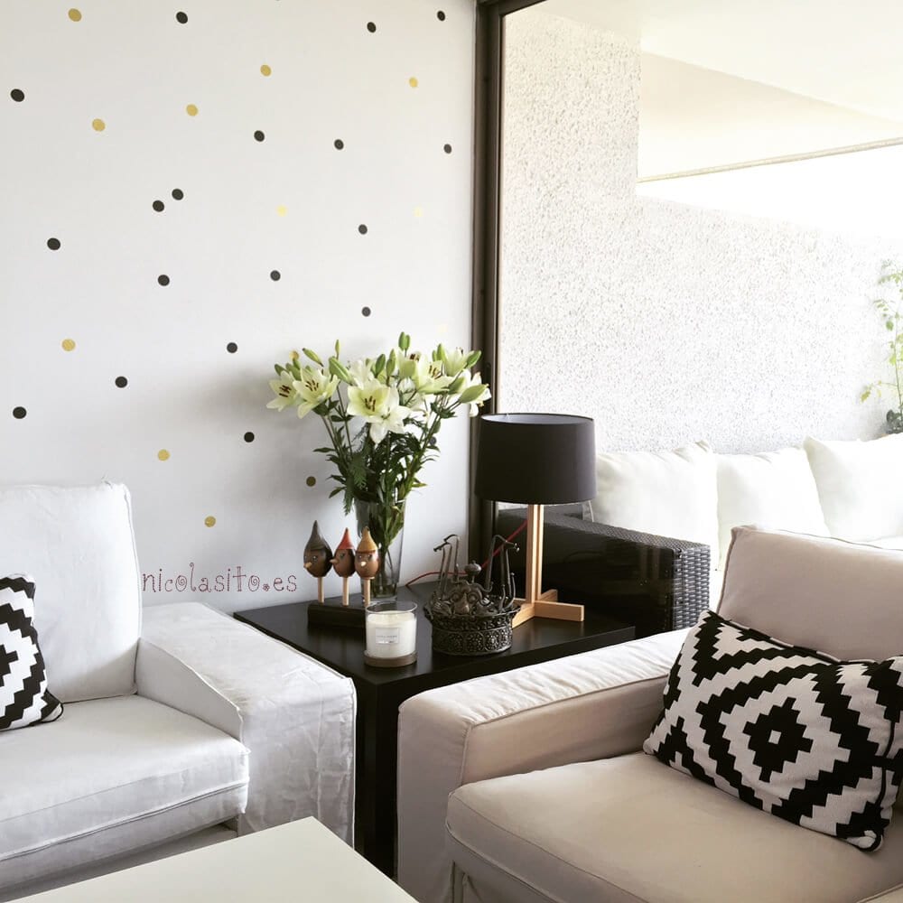 Decoración moderna con vinilo decorativo topitos lunares 3 cm, ideal para salón o dormitorio - Nicolsaito.es #color_Negro
