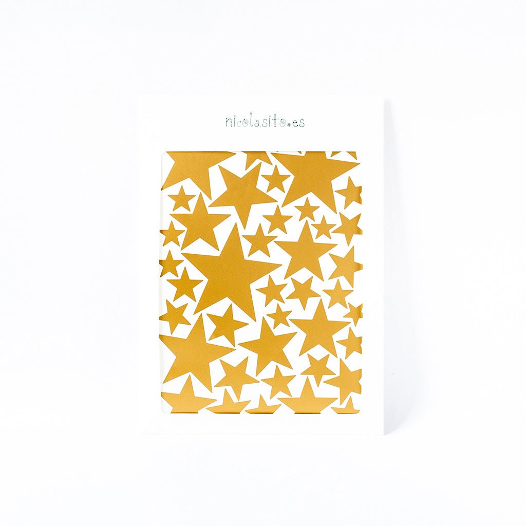 Packaging ecológico y elegante del vinilo decorativo de paredes en forma de estrellas mix en oro con branding visible - Nicolasito.es #color_Oro