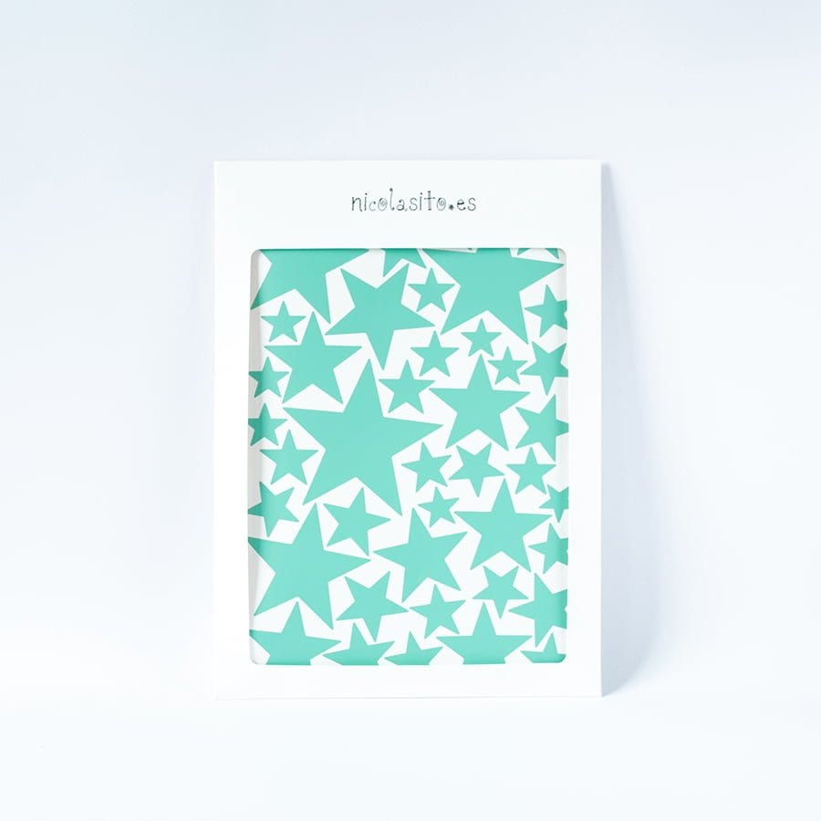 Packaging minimalista que protege el vinilo decorativo de paredes en forma de estrellas de color verde durante el envío - Nicolasito.es #color_Mint