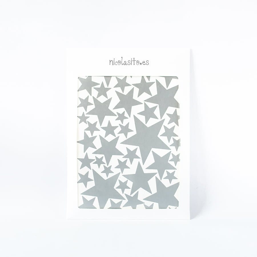 Presentación del producto listo para envío, incluye 43 pegatinas de vinilo decorativo estrellas mix en color plata - Nicolasito.es #color_Plata