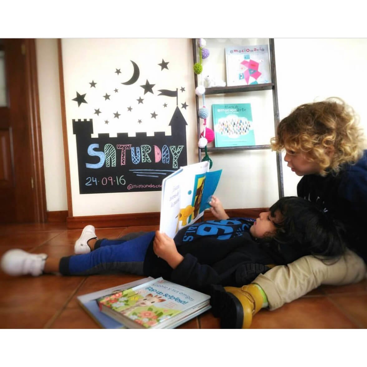 Pizarra de pared infantil mediana en forma de castillo, vinilo decorativo y educativo perfecto para habitaciones o zonas de juego - Nicolasito.es #medidas_Mediana