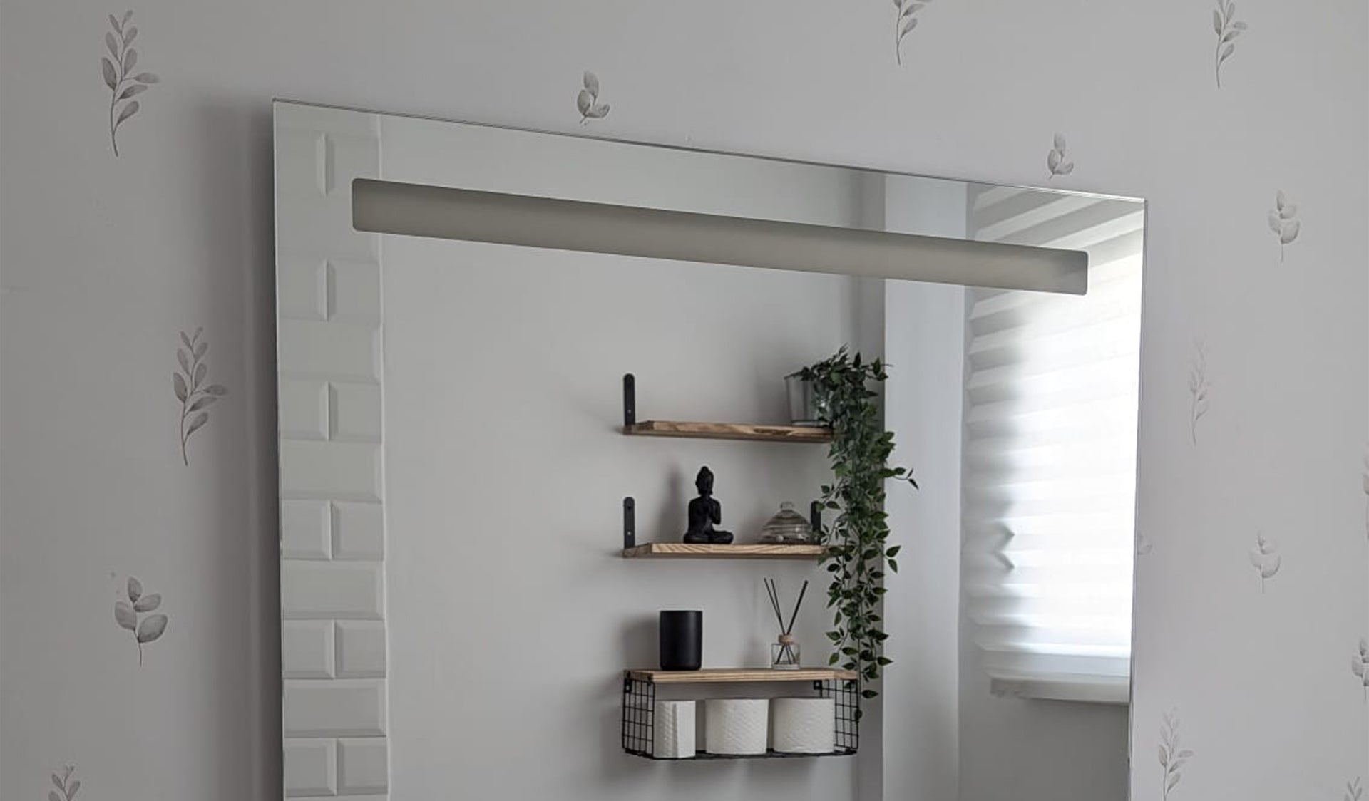 Foto de baño decorado con vinilo decorativo plantas estilo bohemio en las paredes creando un ambiente natural