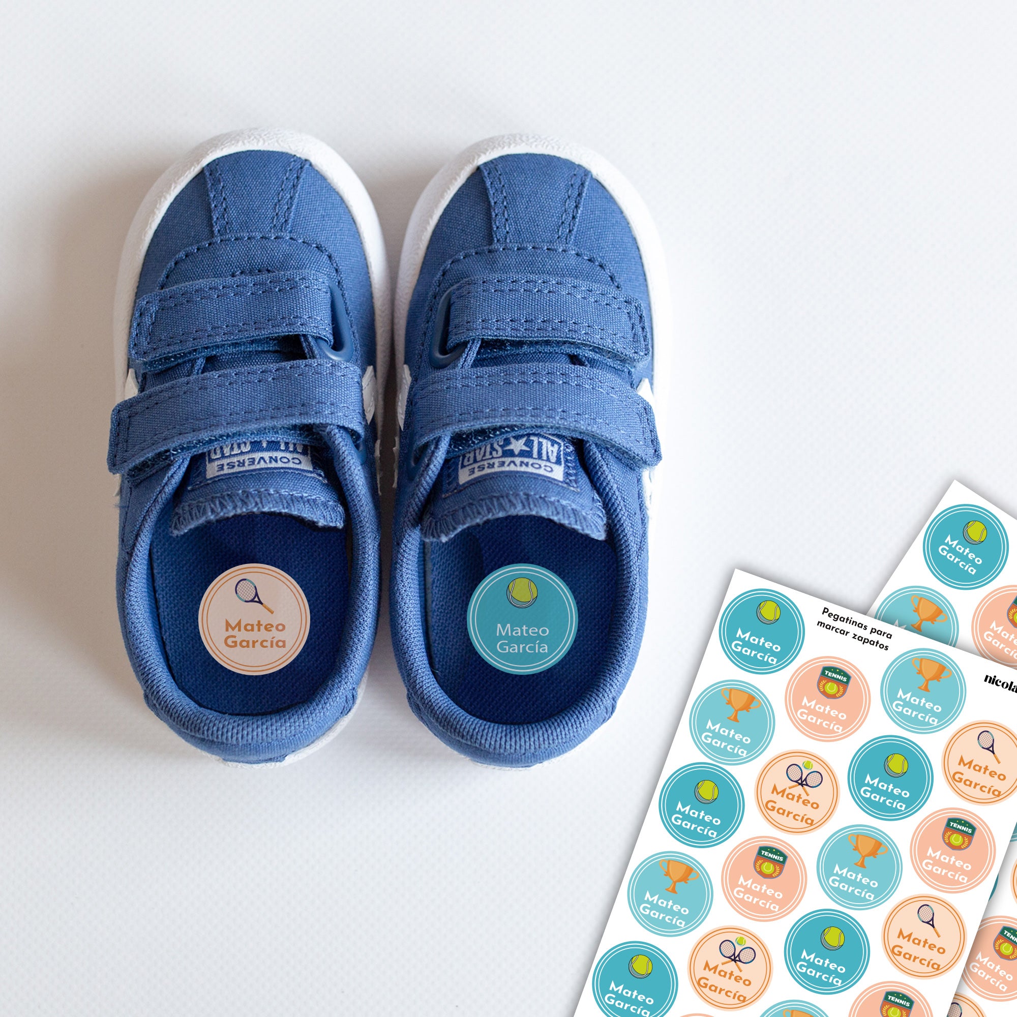 Pegatinas personalizadas para identificar zapatos con nombre y diseño de tenis - Nicolasito.es #Color_Tenis