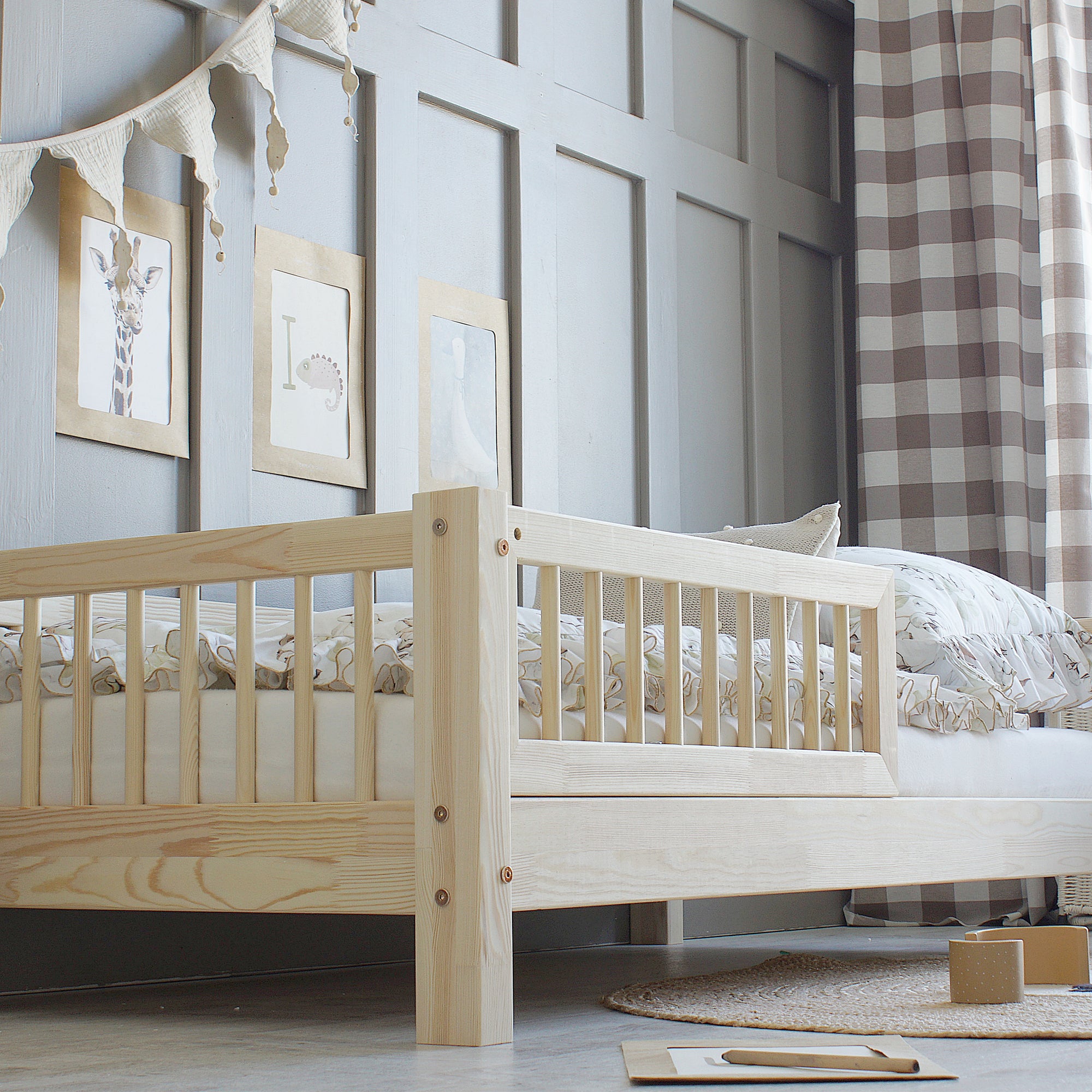 Cama infantil de madera con patas de 10 cm, perfecta para un dormitorio nórdico y funcional - Nicolasito.es #Altura de las piernas_10 centímetros