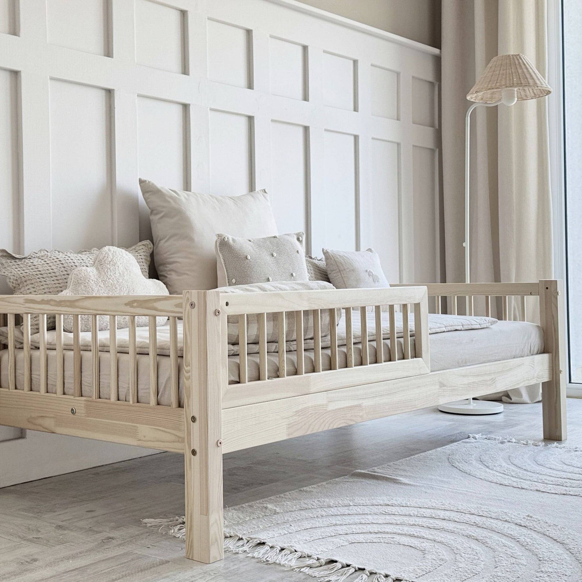 Detalle de las patas de 19 cm en la Cama Nórdica Natural, ideal para añadir cajón inferior o almacenaje - Nicolasito.es #Altura de las piernas_19 centímetros