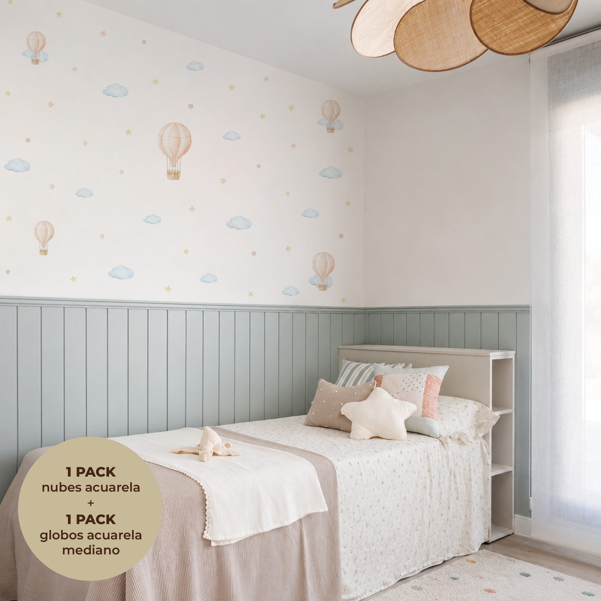 Vinilos decorativos de nubes y globos acuarela en pared de dormitorio infantil - Nicolasito.es